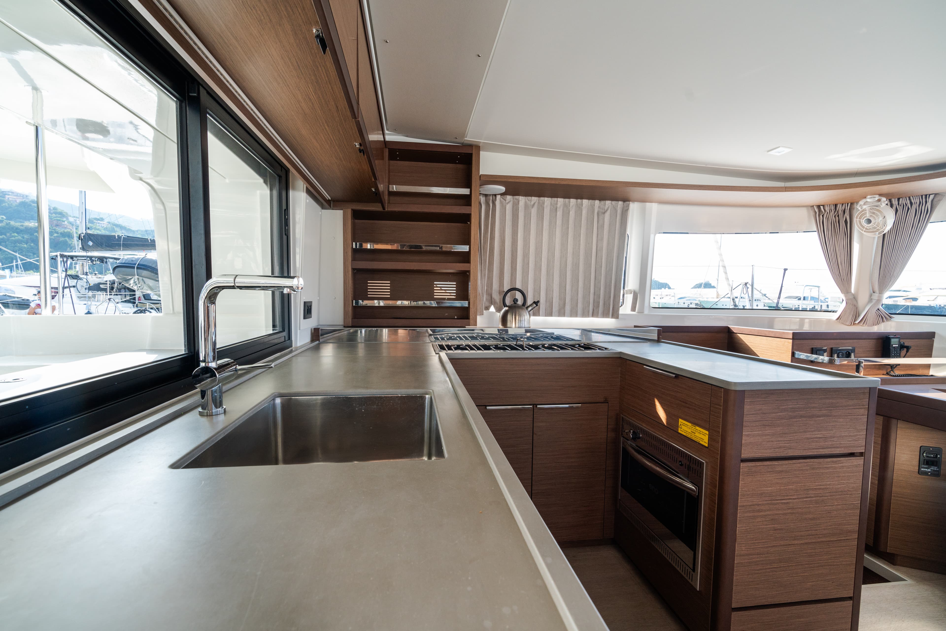 Lagoon 46  - photo 20