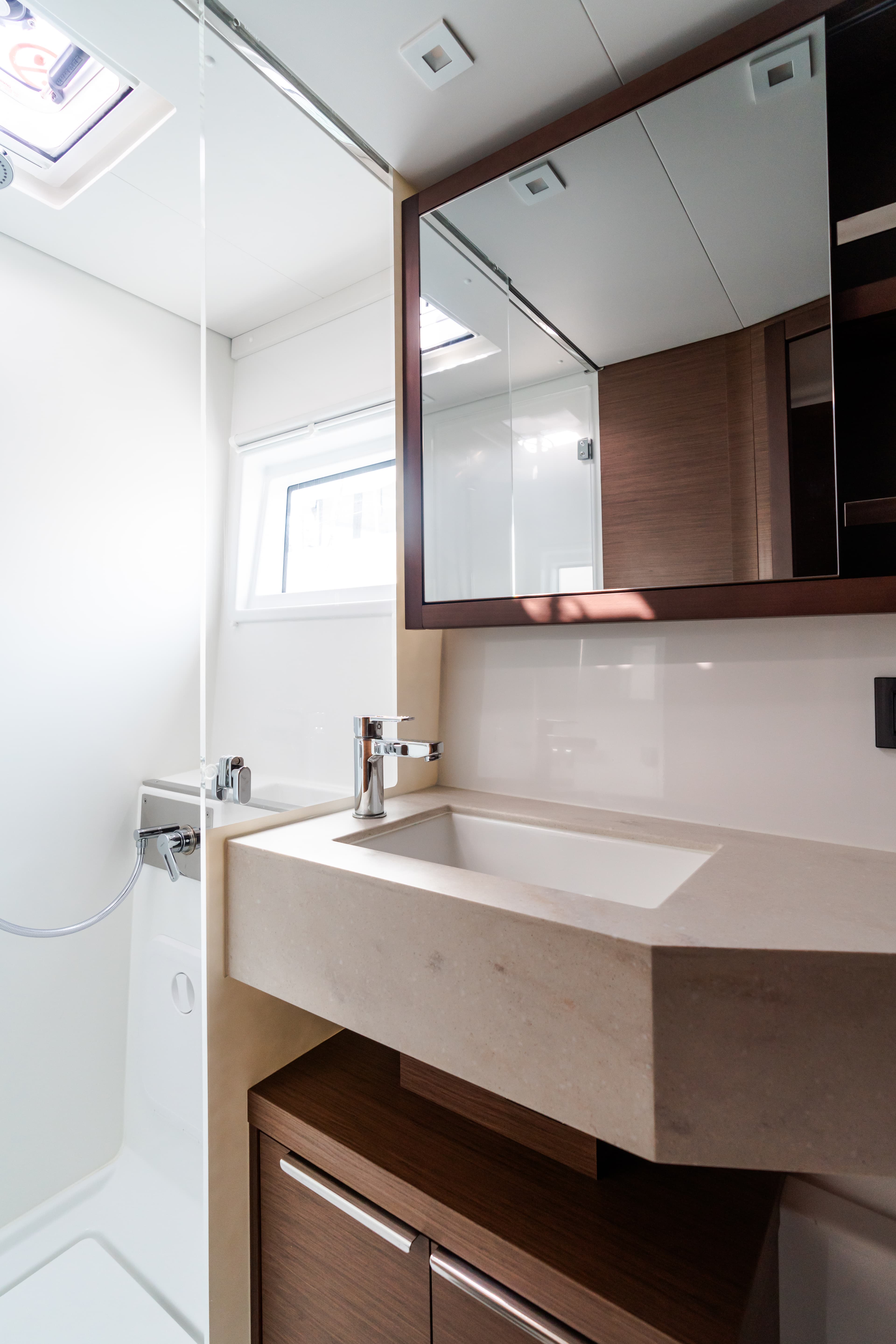 Lagoon 46  - photo 4