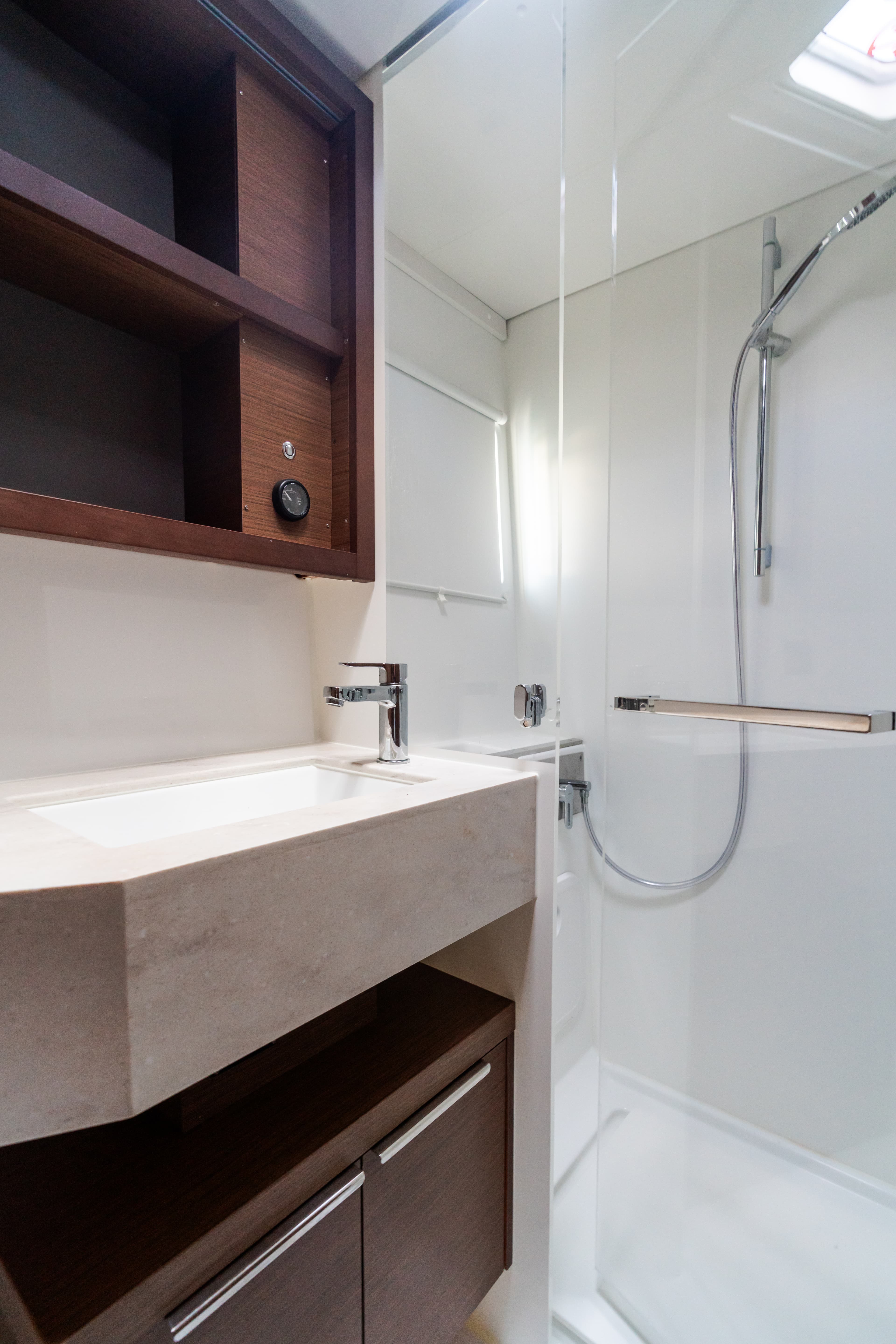 Lagoon 46  - photo 8