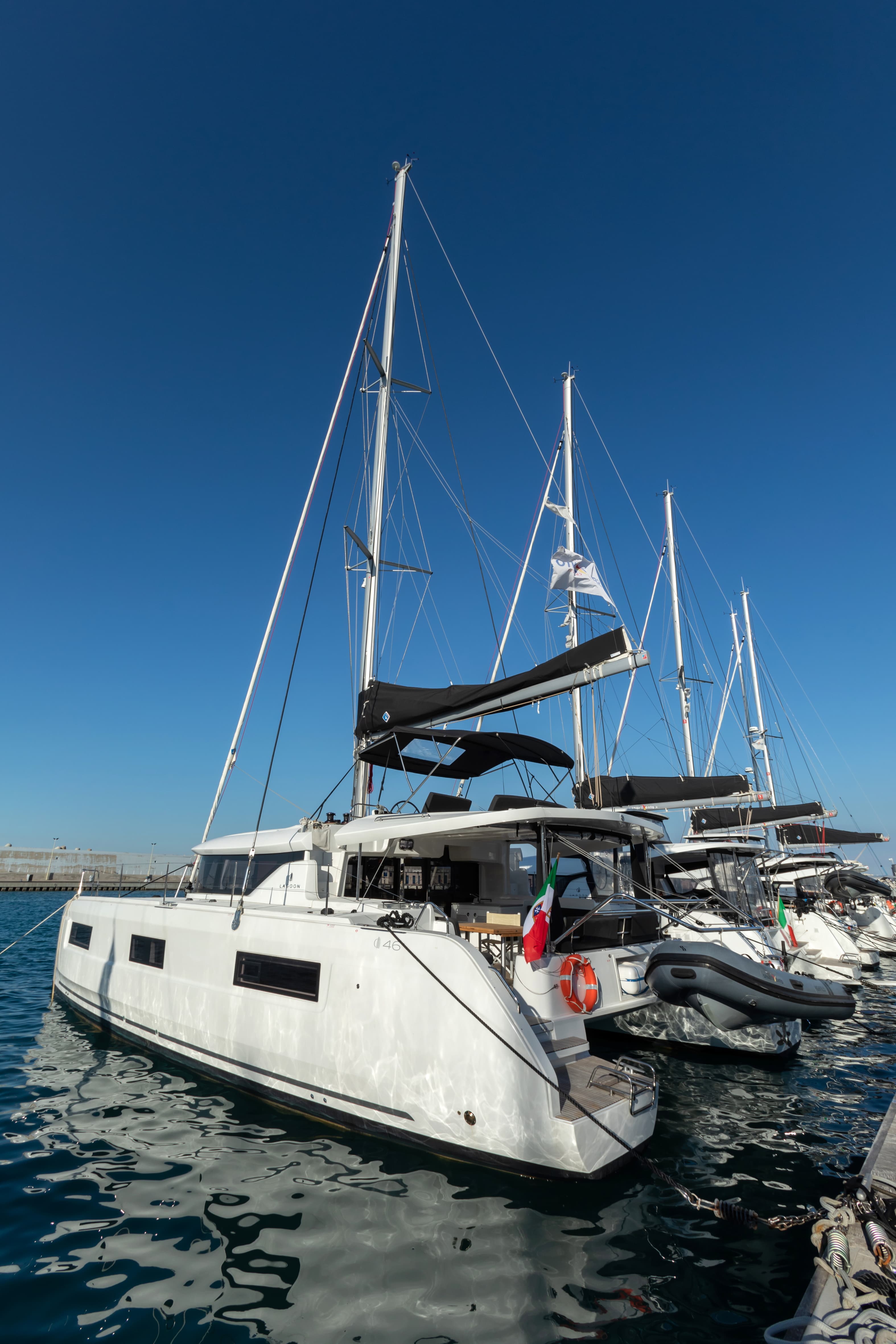 Lagoon 46  - photo 11