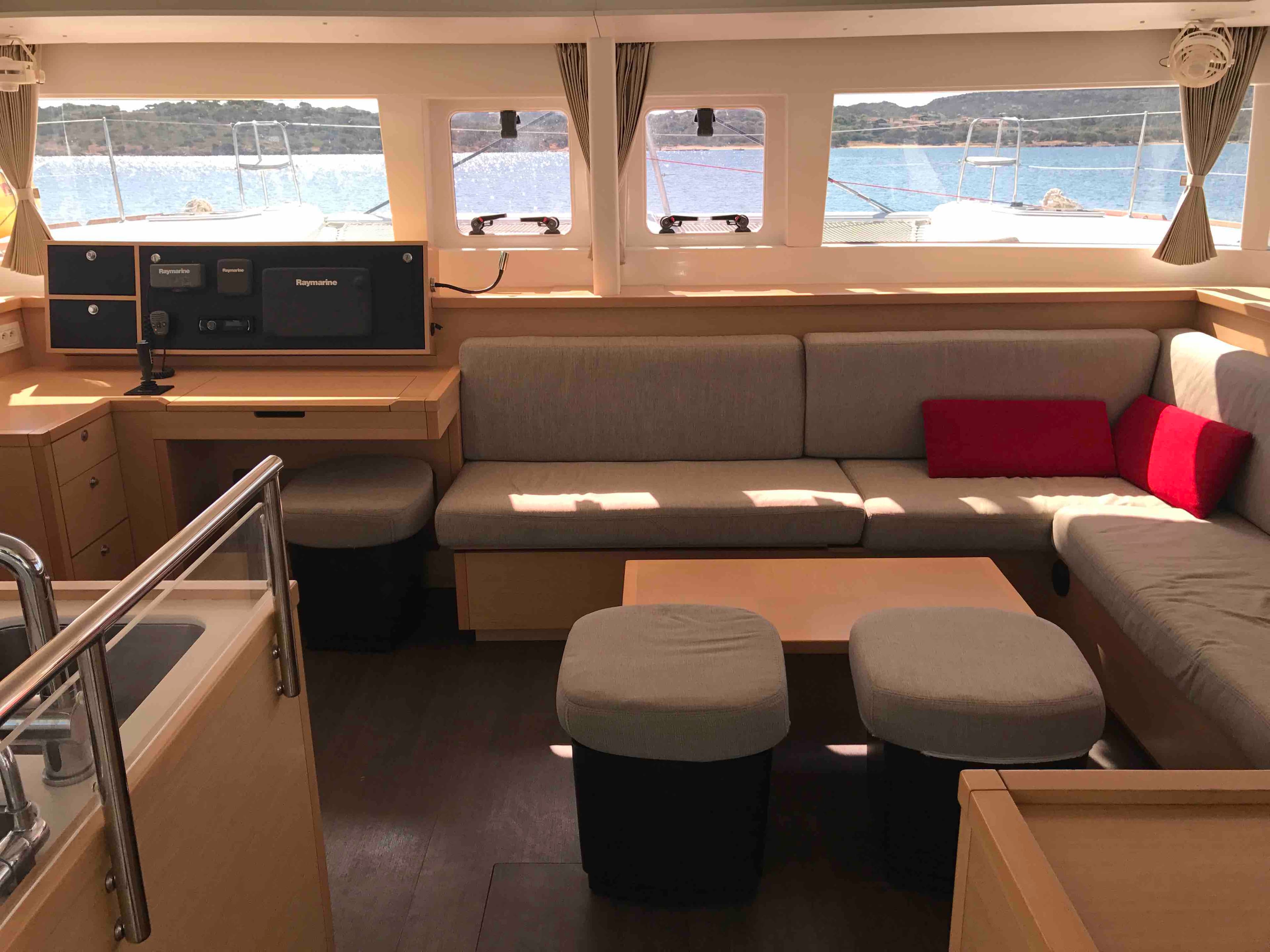 Lagoon 450 Fly - photo 8