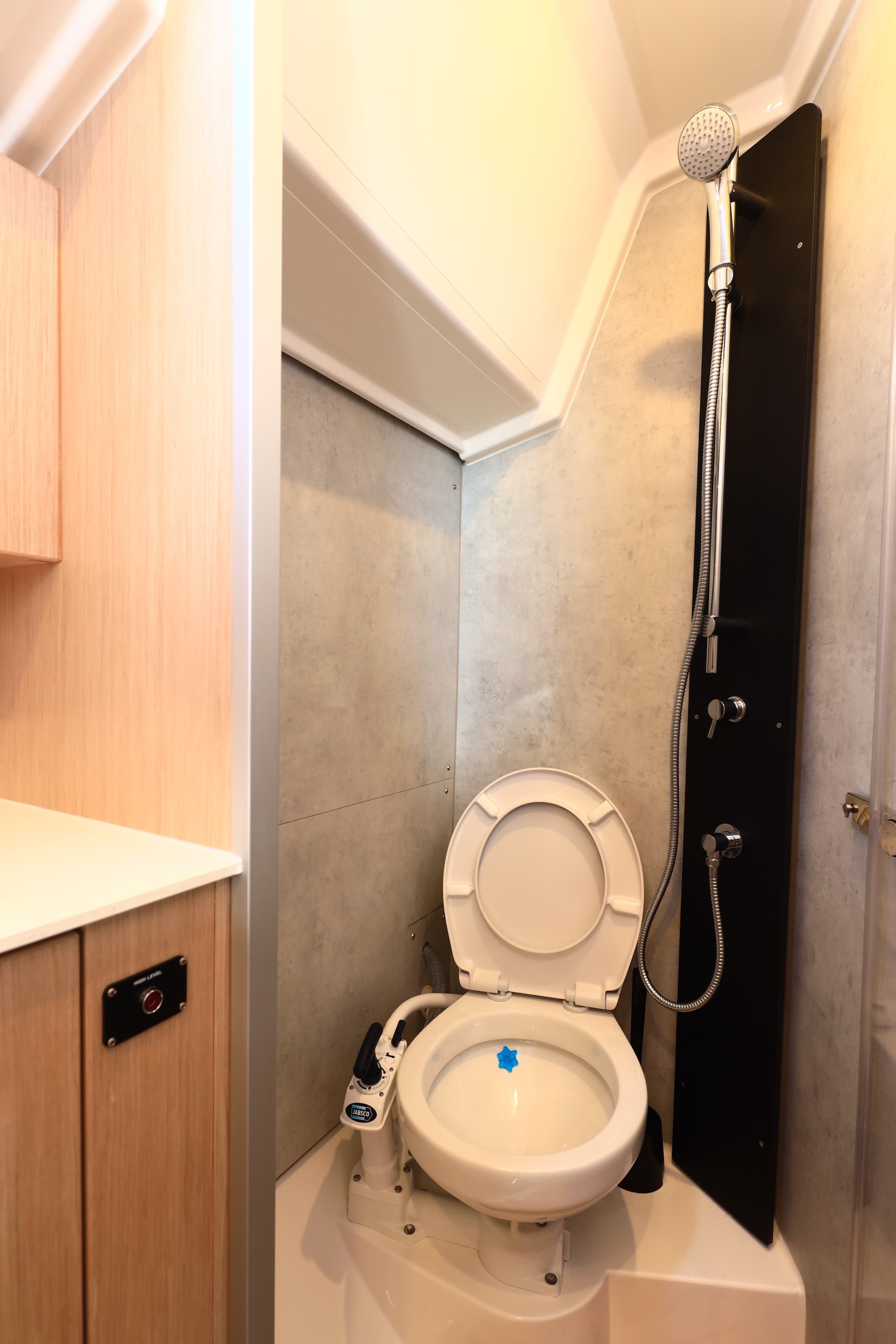 Bavaria C42 - photo 7