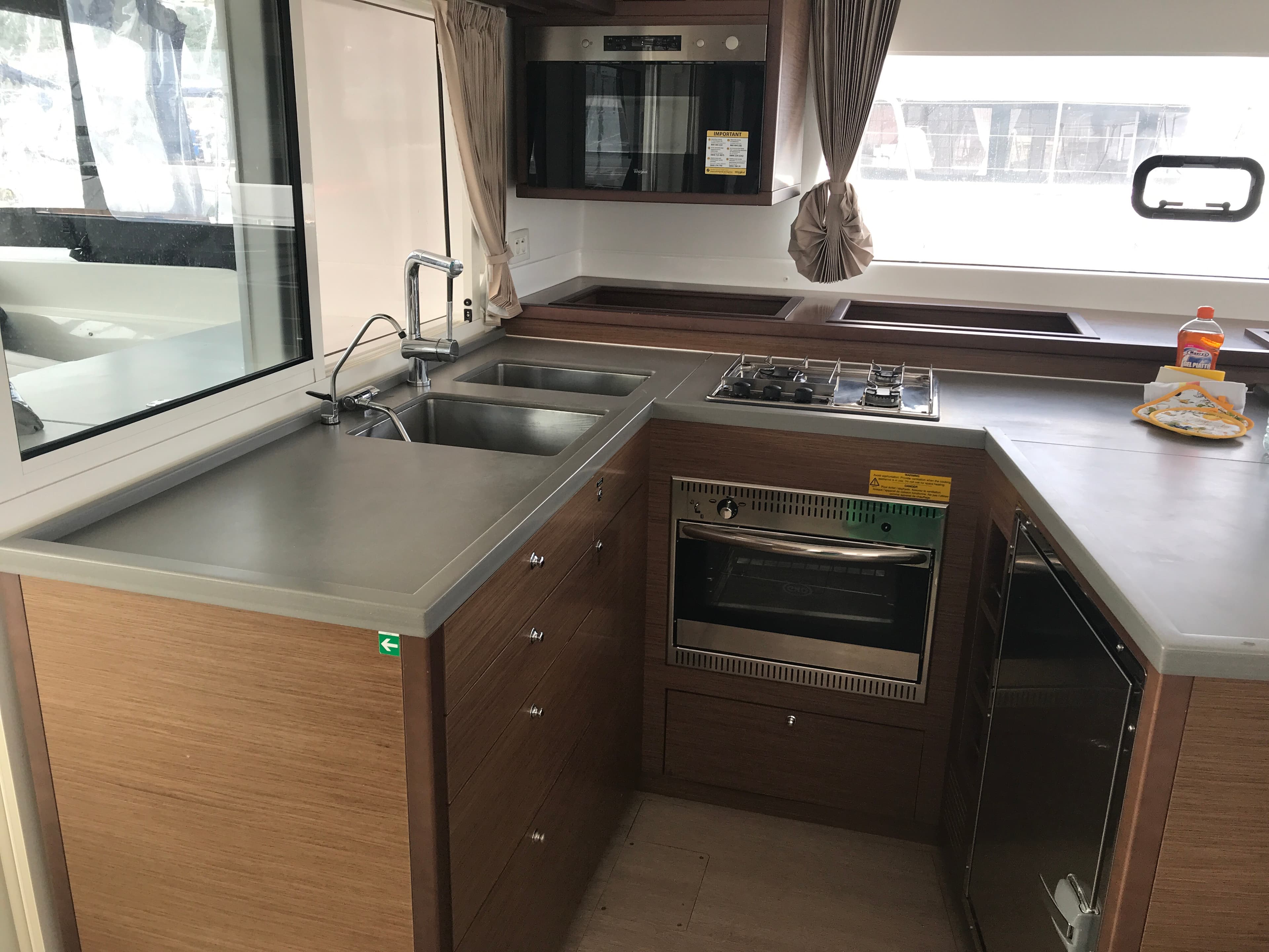 Lagoon 450 Fly - photo 12