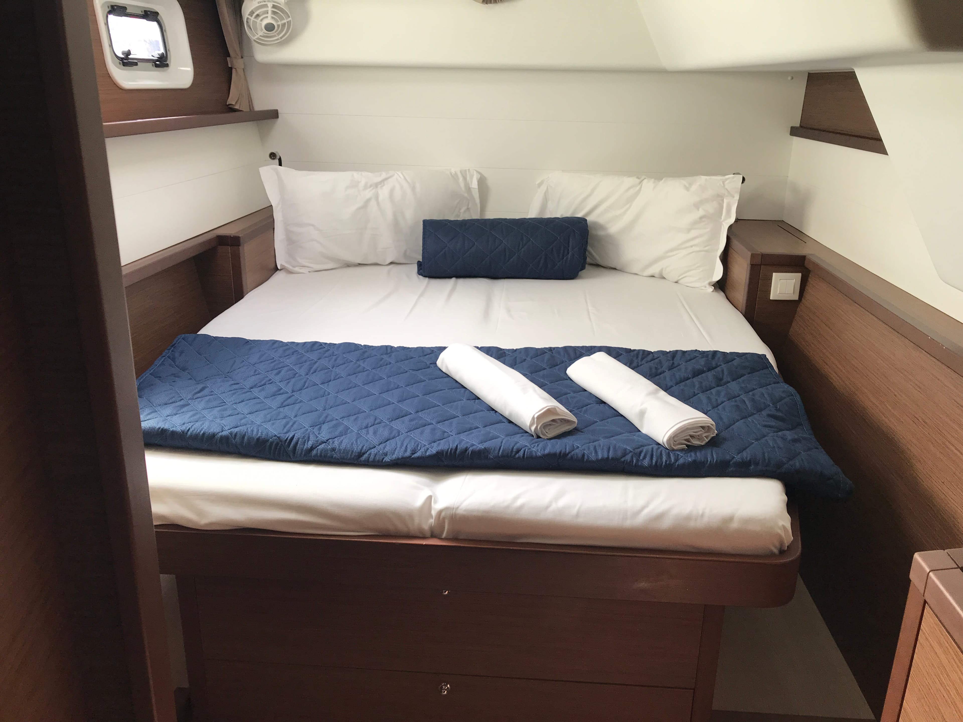 Lagoon 450 Fly - photo 9