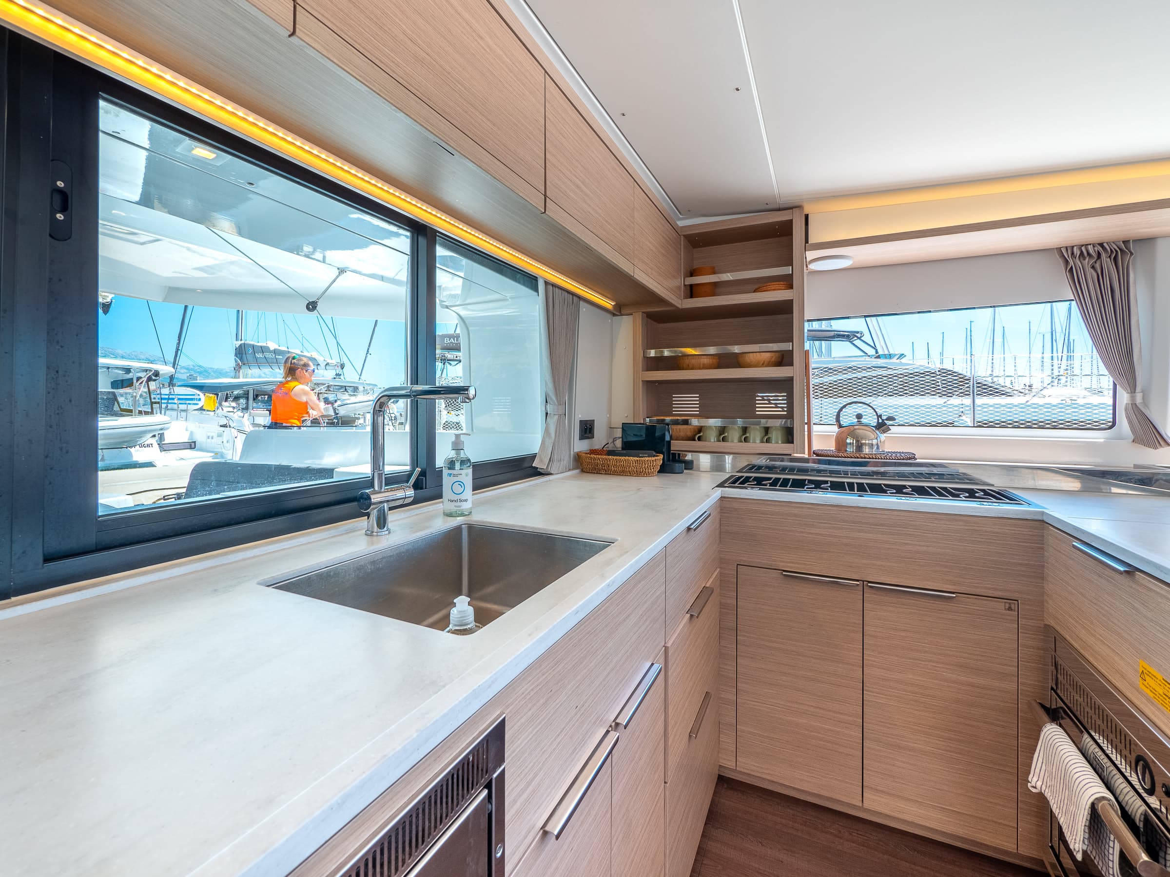 Lagoon 46  - photo 40