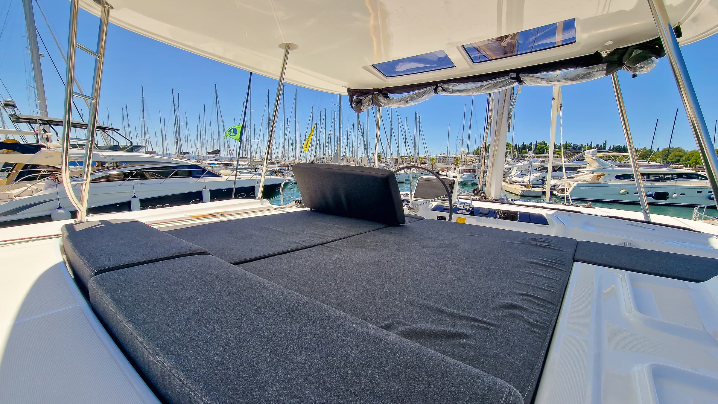 Lagoon 46  - photo 4