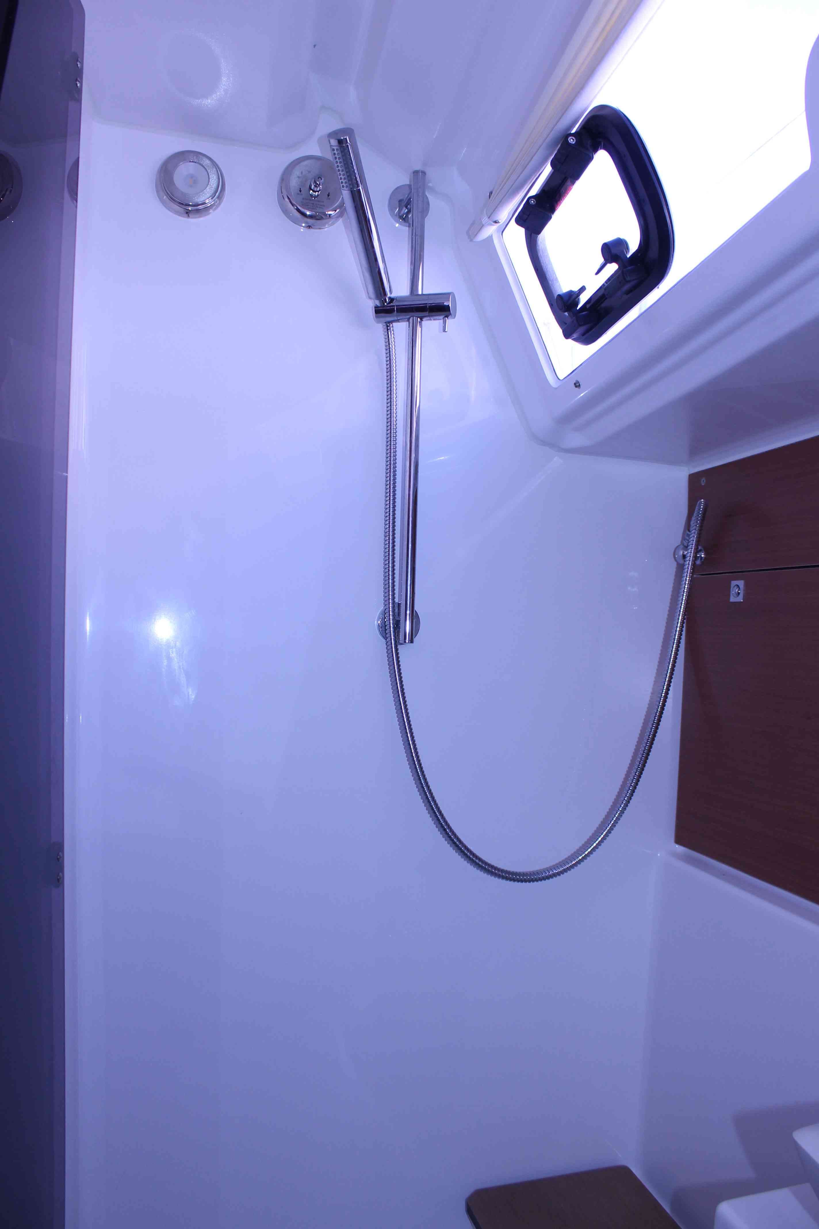 Dufour 430 - photo 18