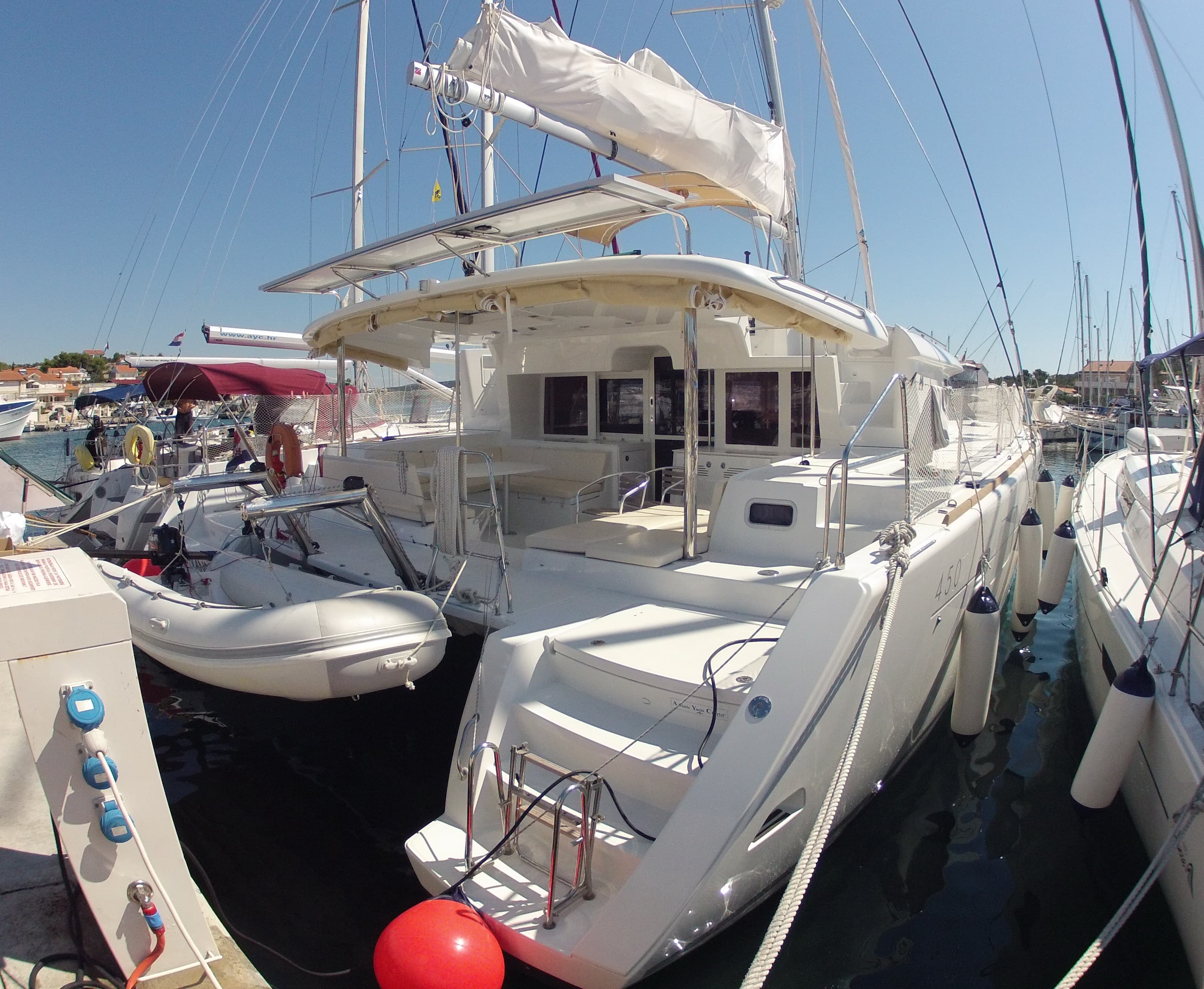 Lagoon 450 - photo