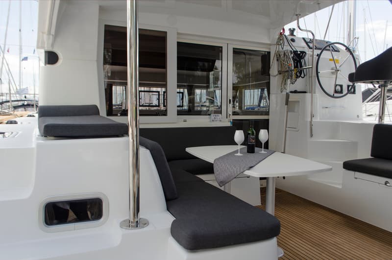 Lagoon 40 - photo 10