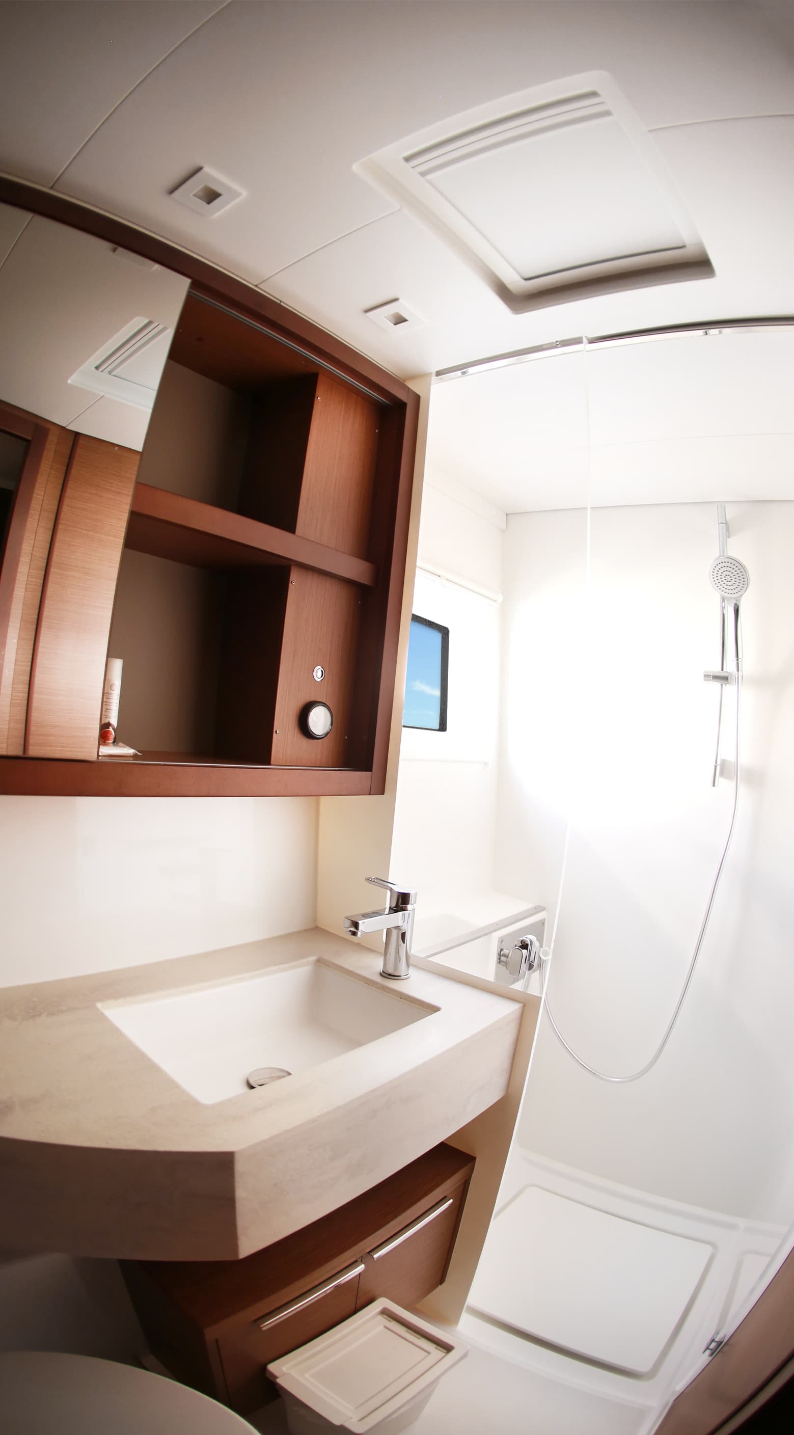 Lagoon 46  - photo 9