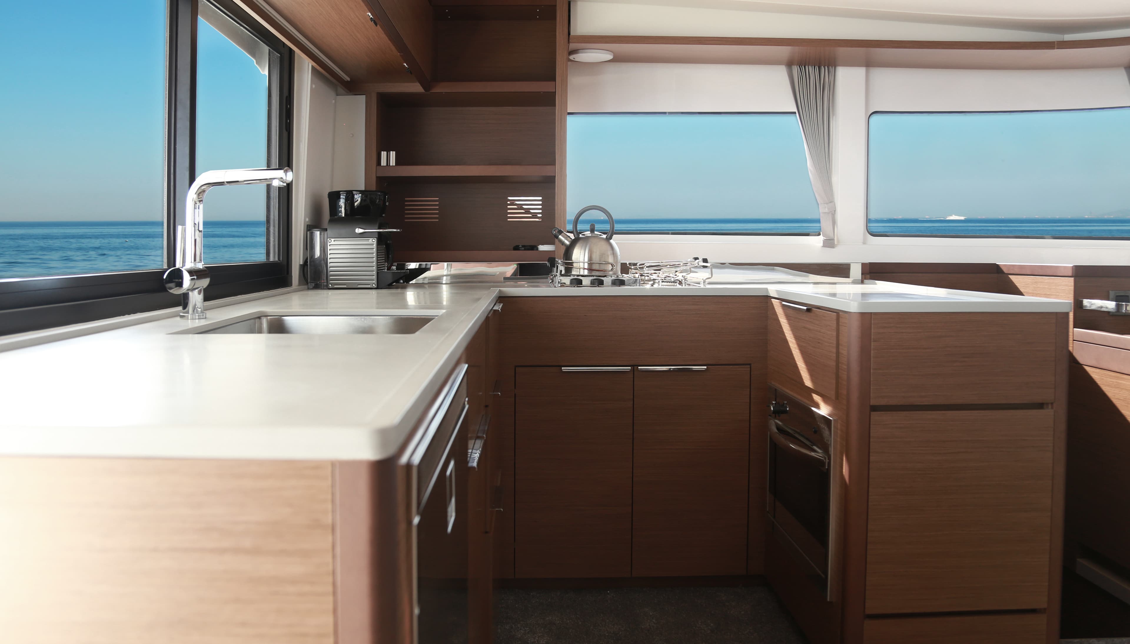 Lagoon 46  - photo 7