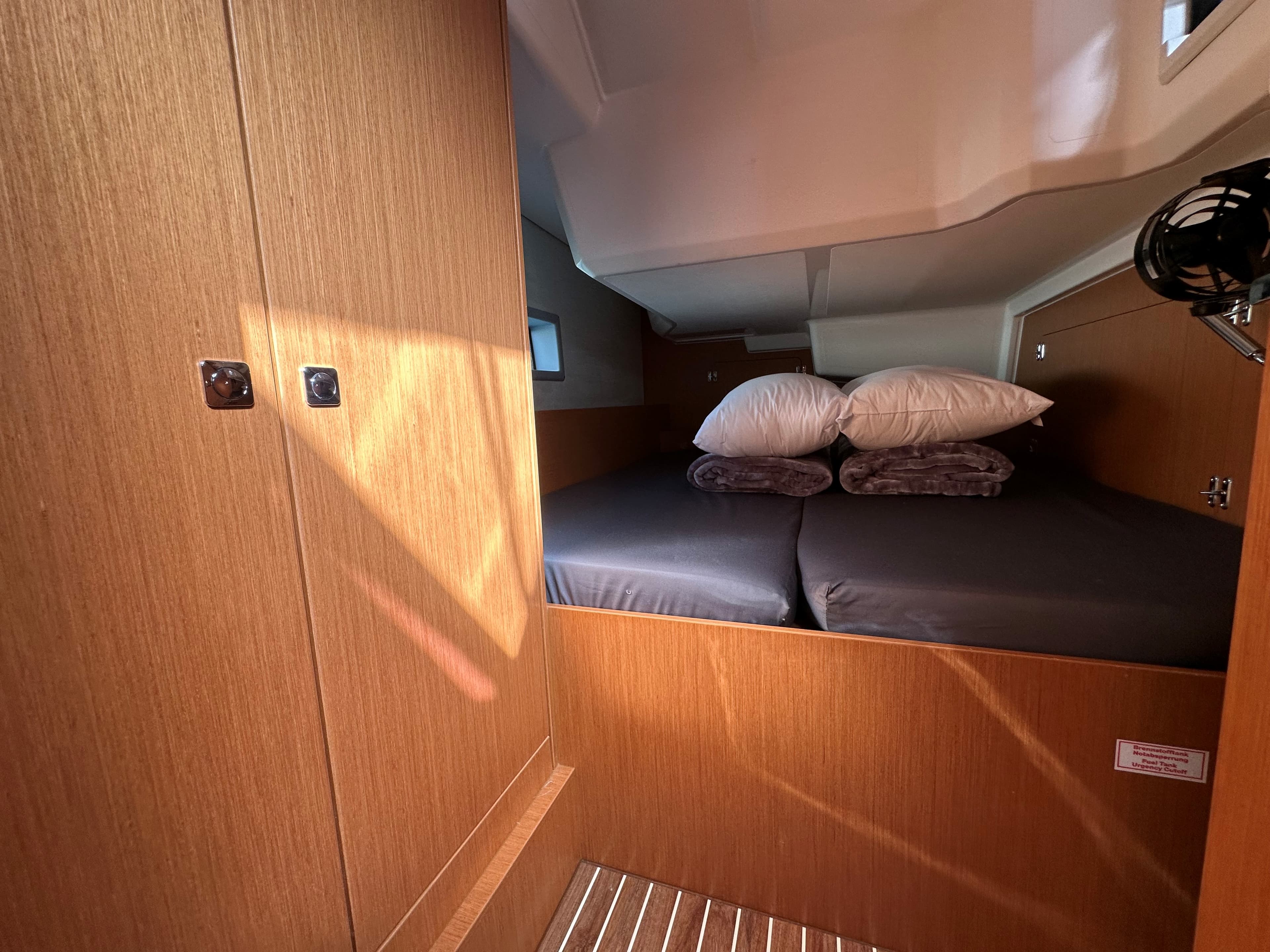 Bavaria C38 - photo 14