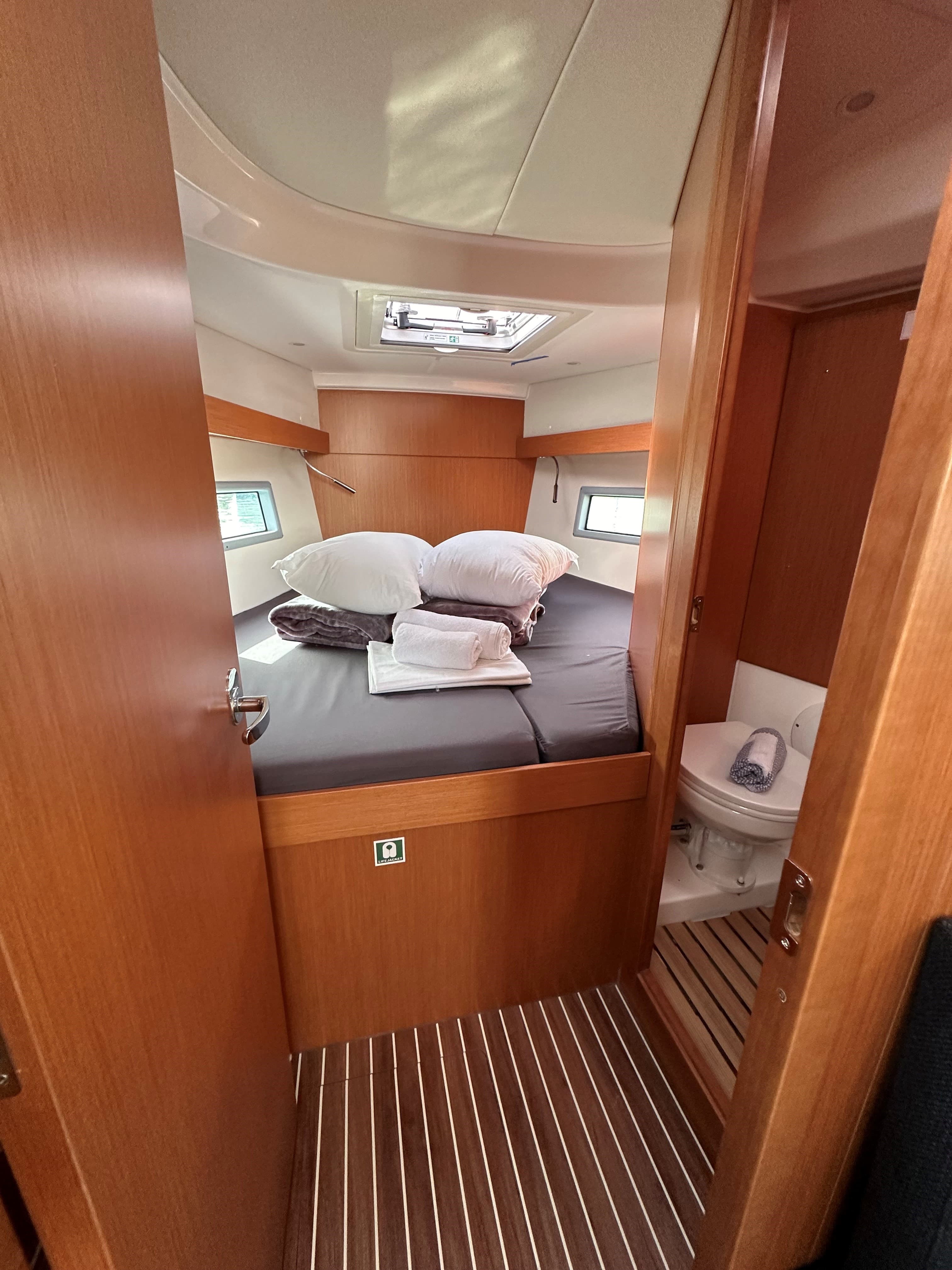 Bavaria C38 - photo 16