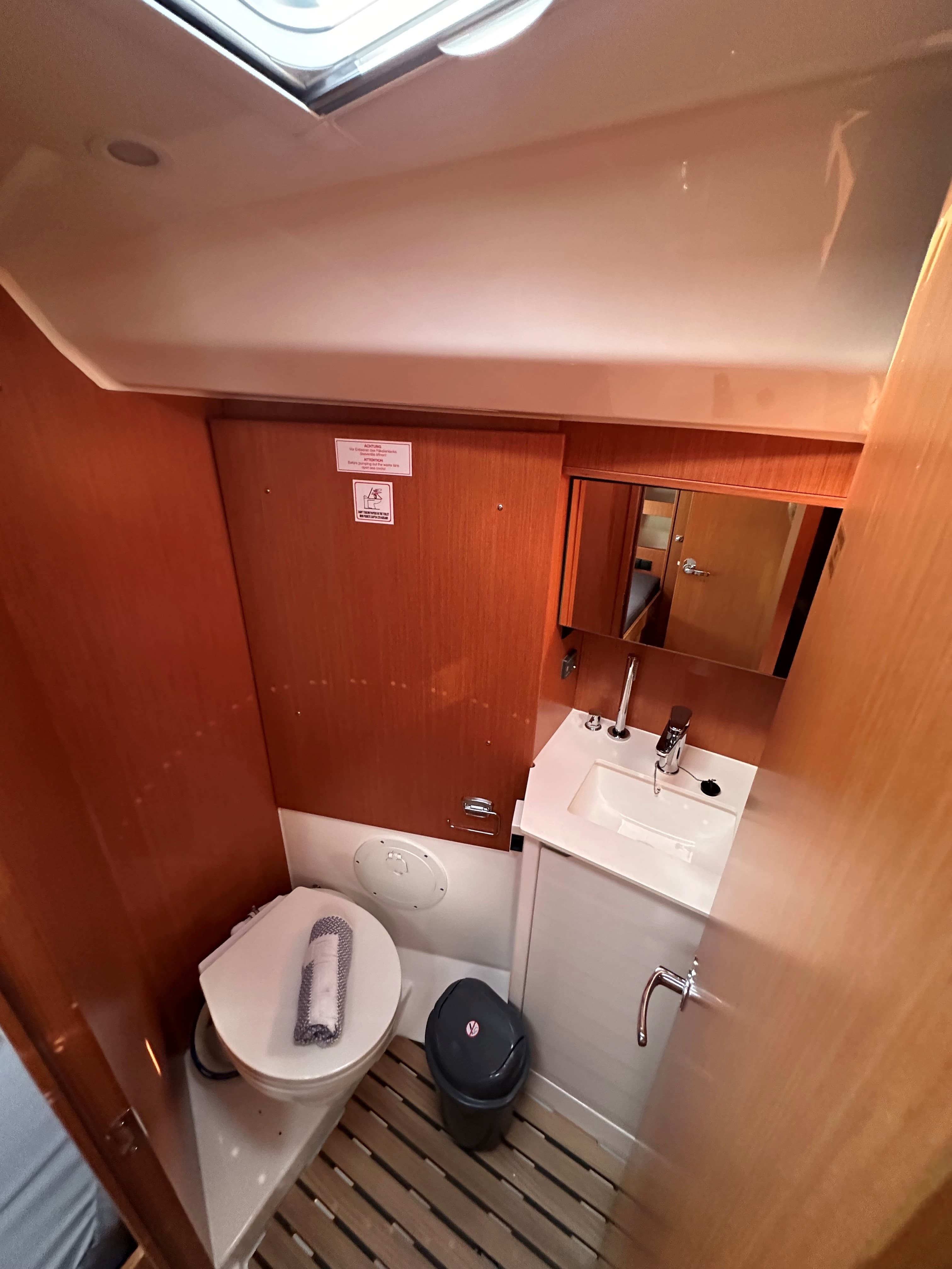 Bavaria C38 - photo 18