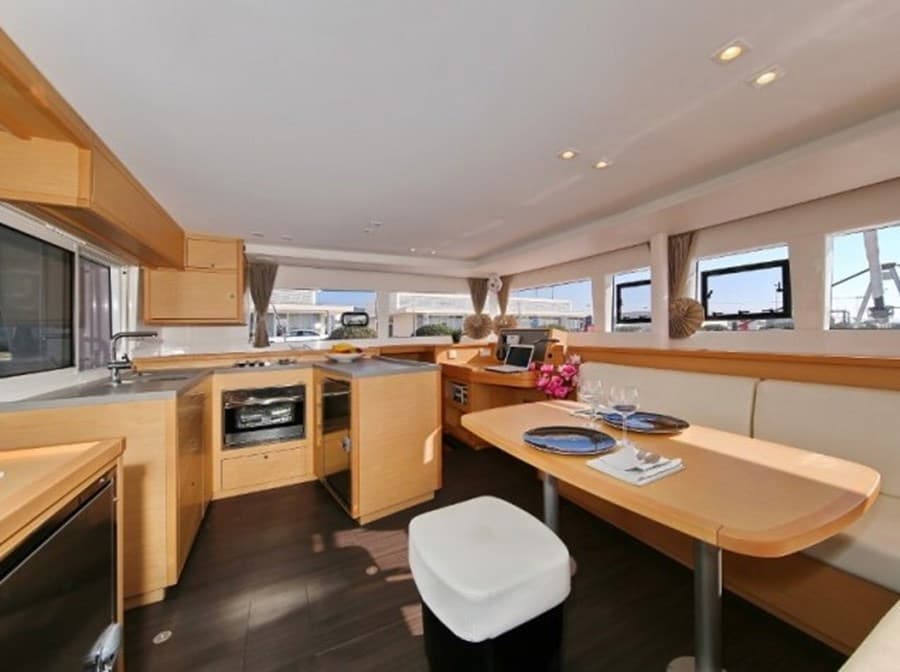 Lagoon 450 Fly - photo 15