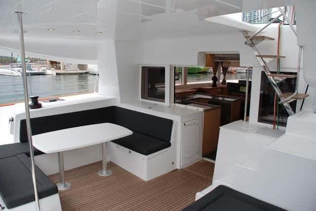 Lagoon 450 Fly - photo 7