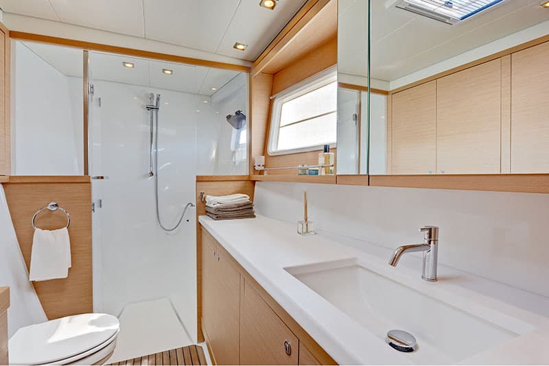 Lagoon 450 Fly - photo 8