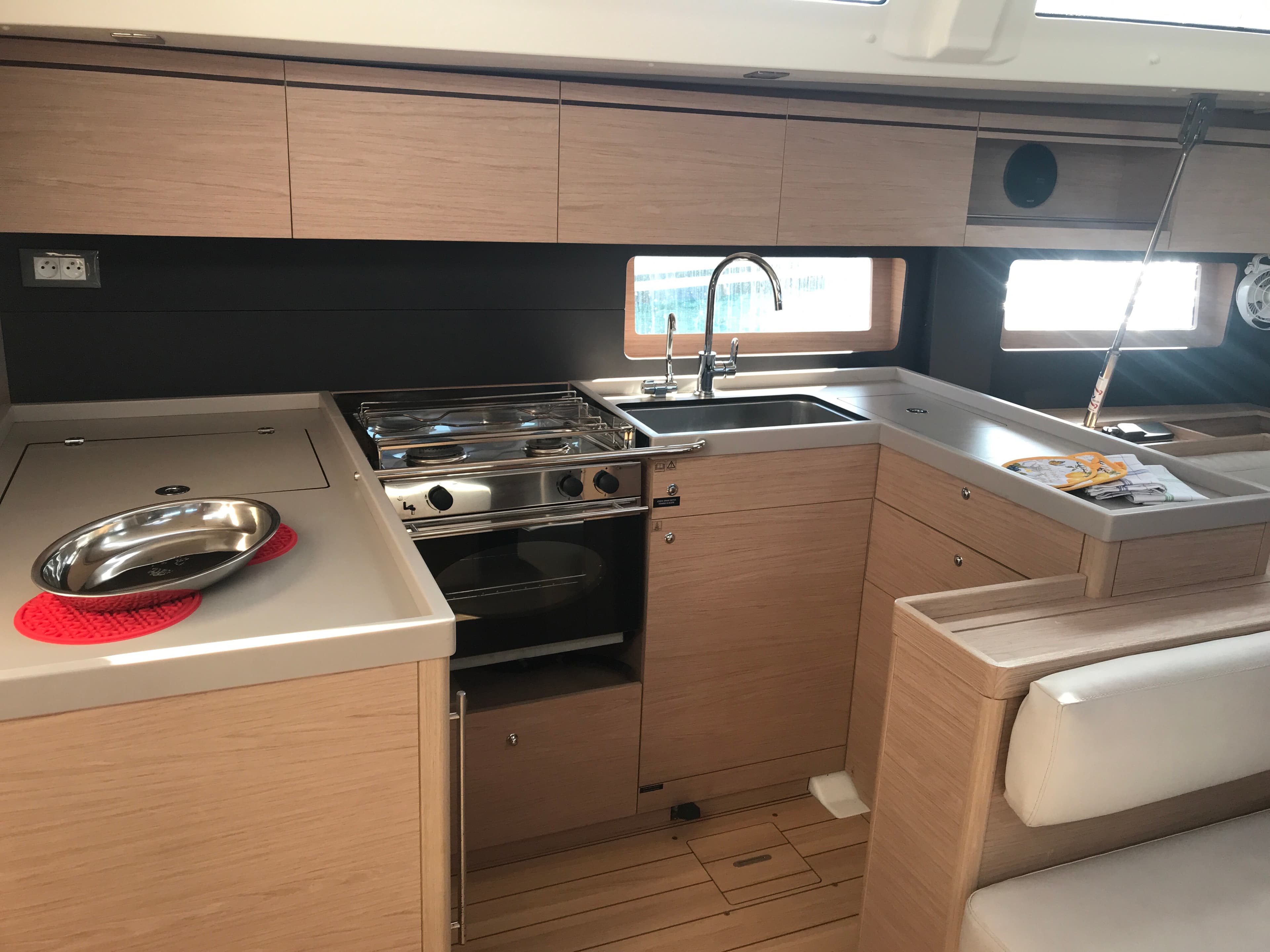 Oceanis 51.1 - photo 11