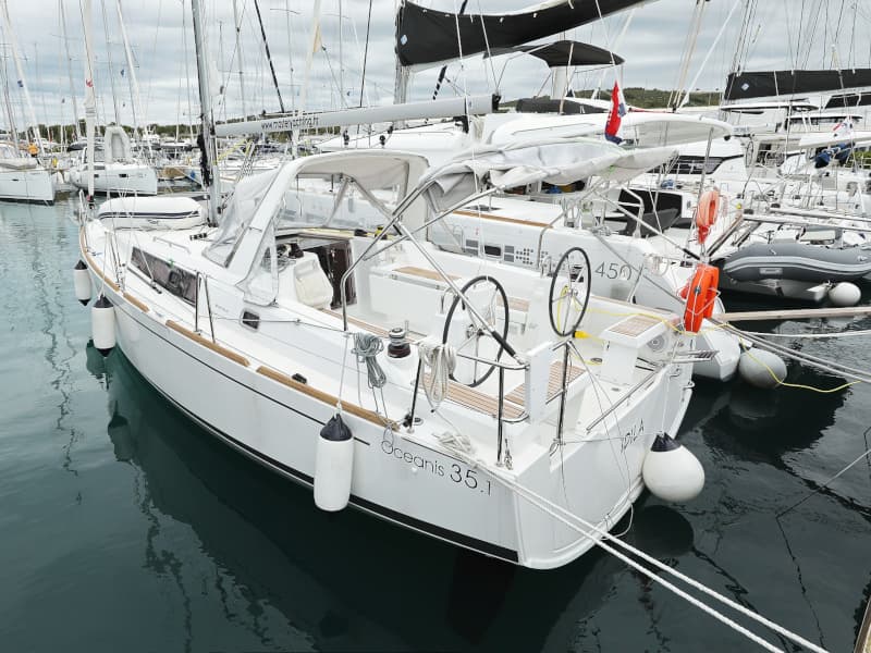 Oceanis 35.1 - photo 8