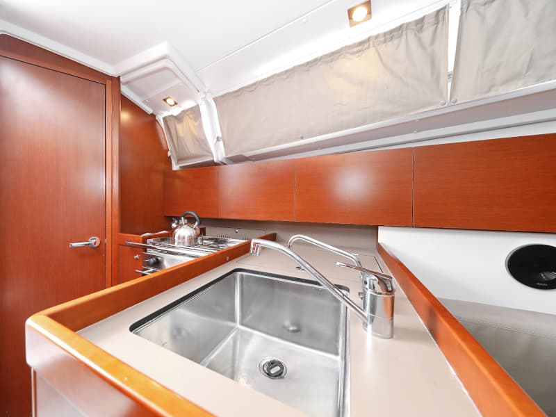 Oceanis 35.1 - photo 20