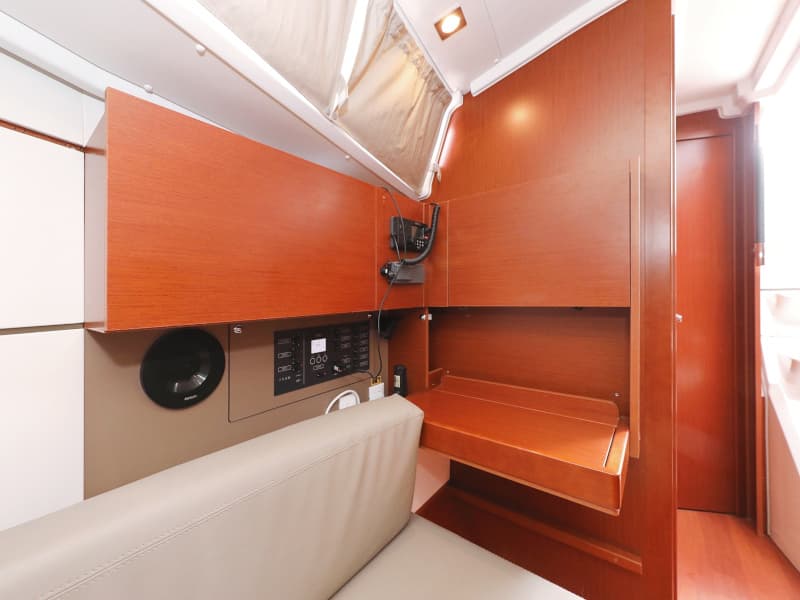 Oceanis 35.1 - photo 56