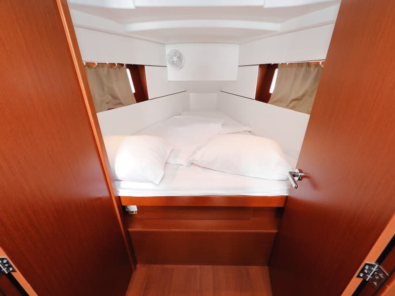 Oceanis 35.1 - photo 17