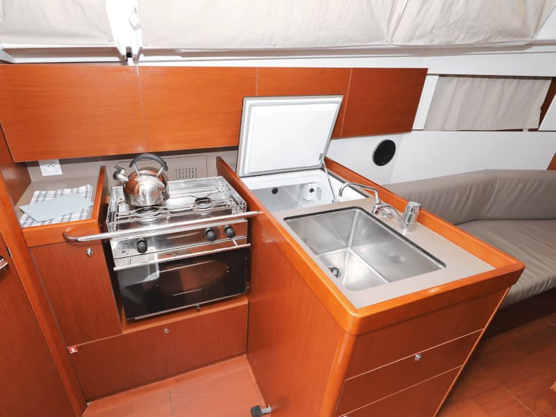 Oceanis 35.1 - photo 25