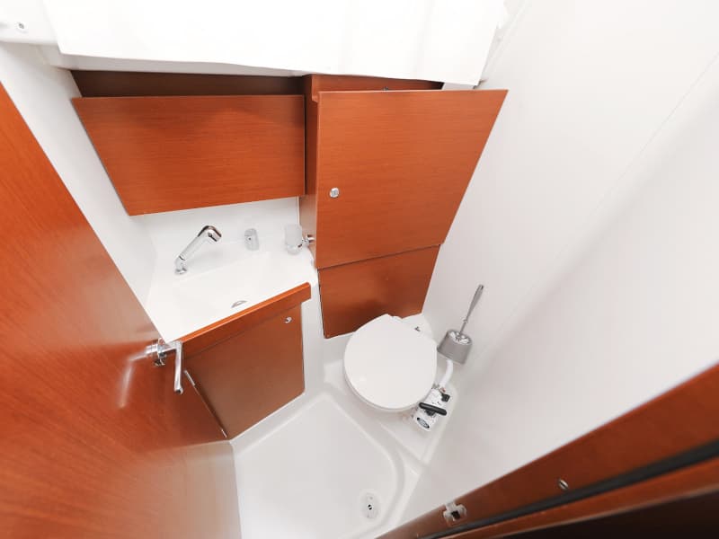 Oceanis 35.1 - photo 10