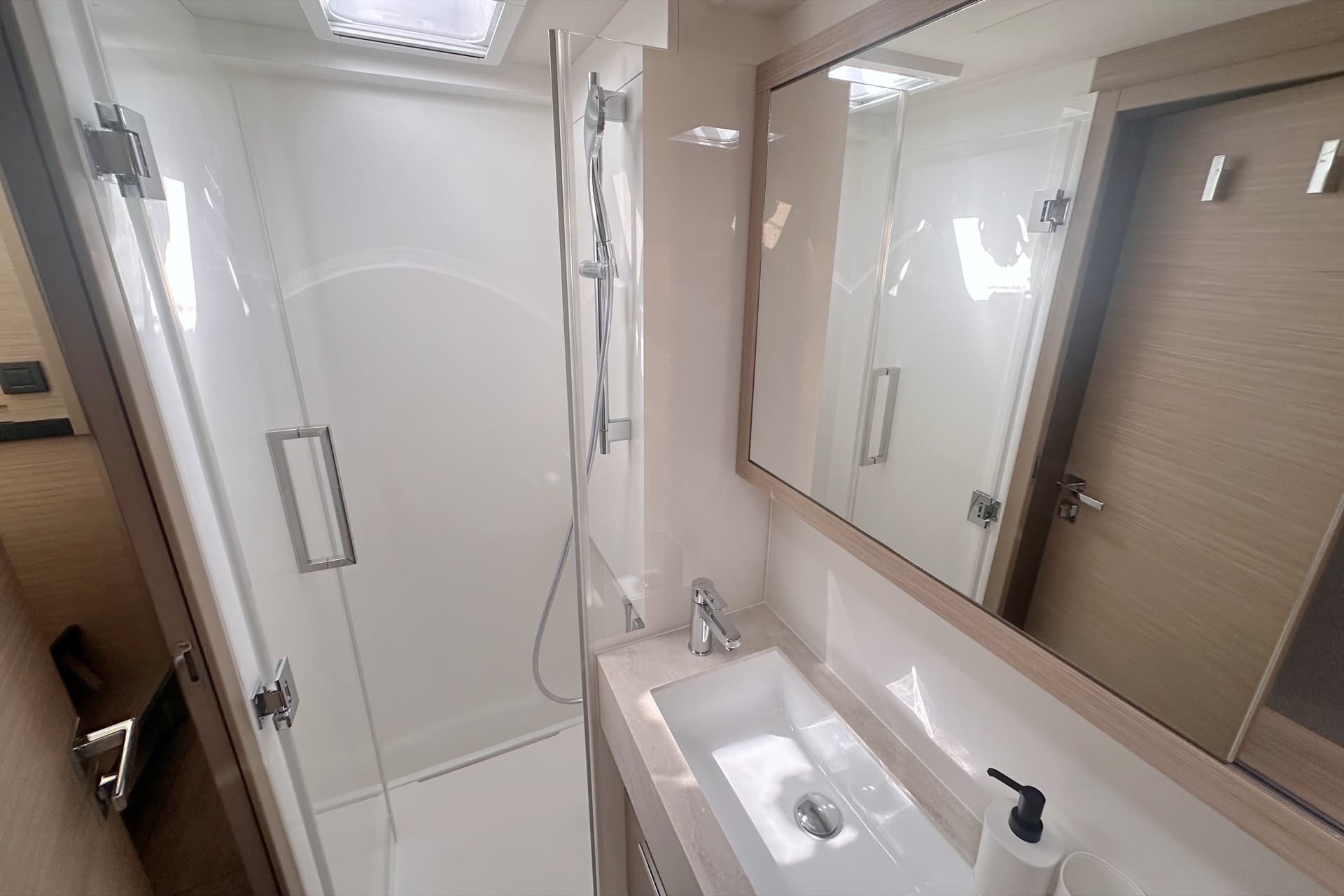 Lagoon 51 - photo 20