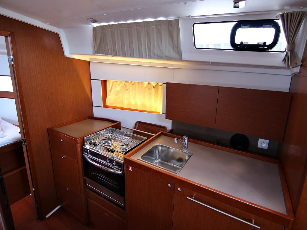 Oceanis 38.1 - photo 5