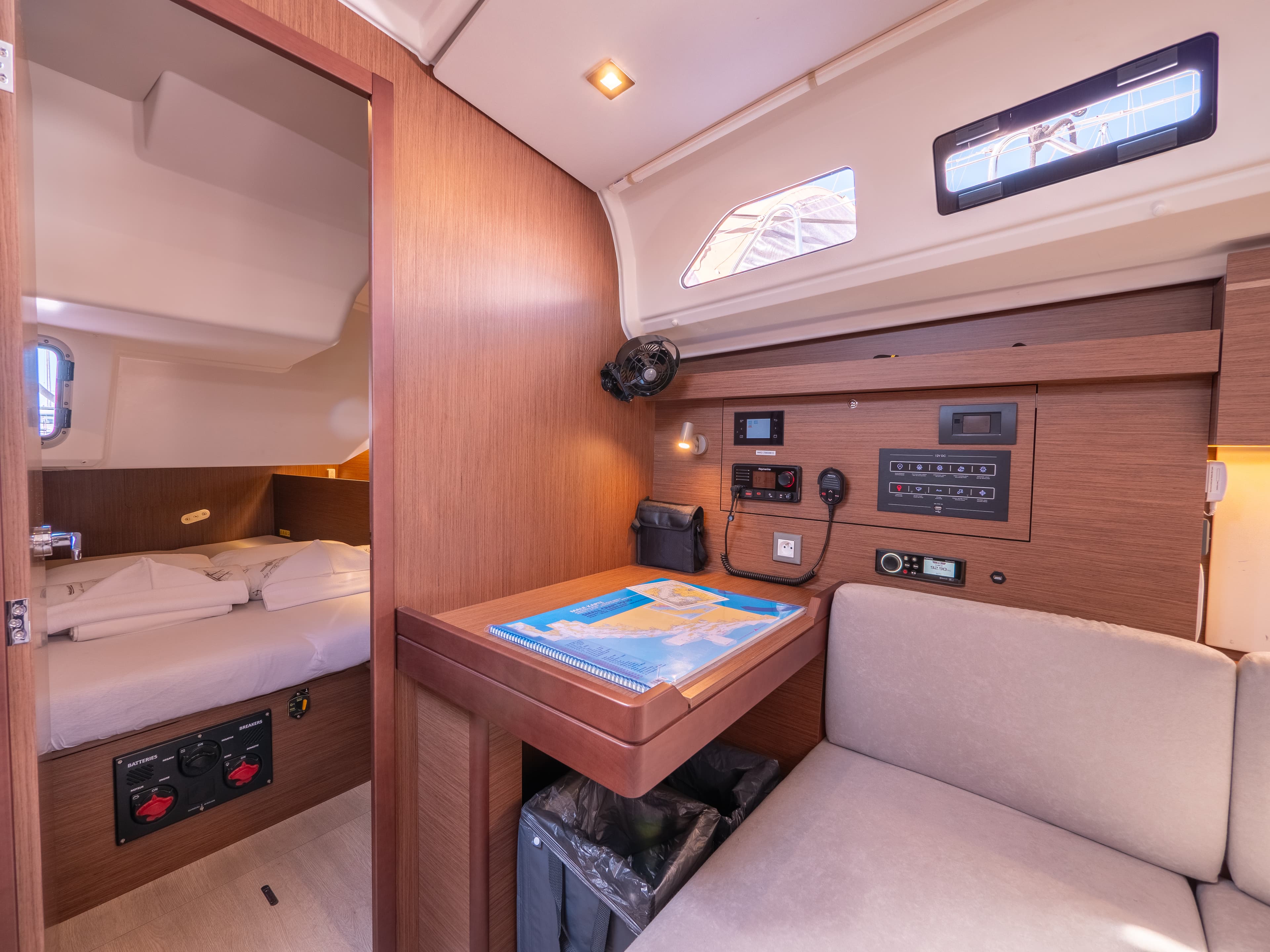 Oceanis 40.1 - photo 25