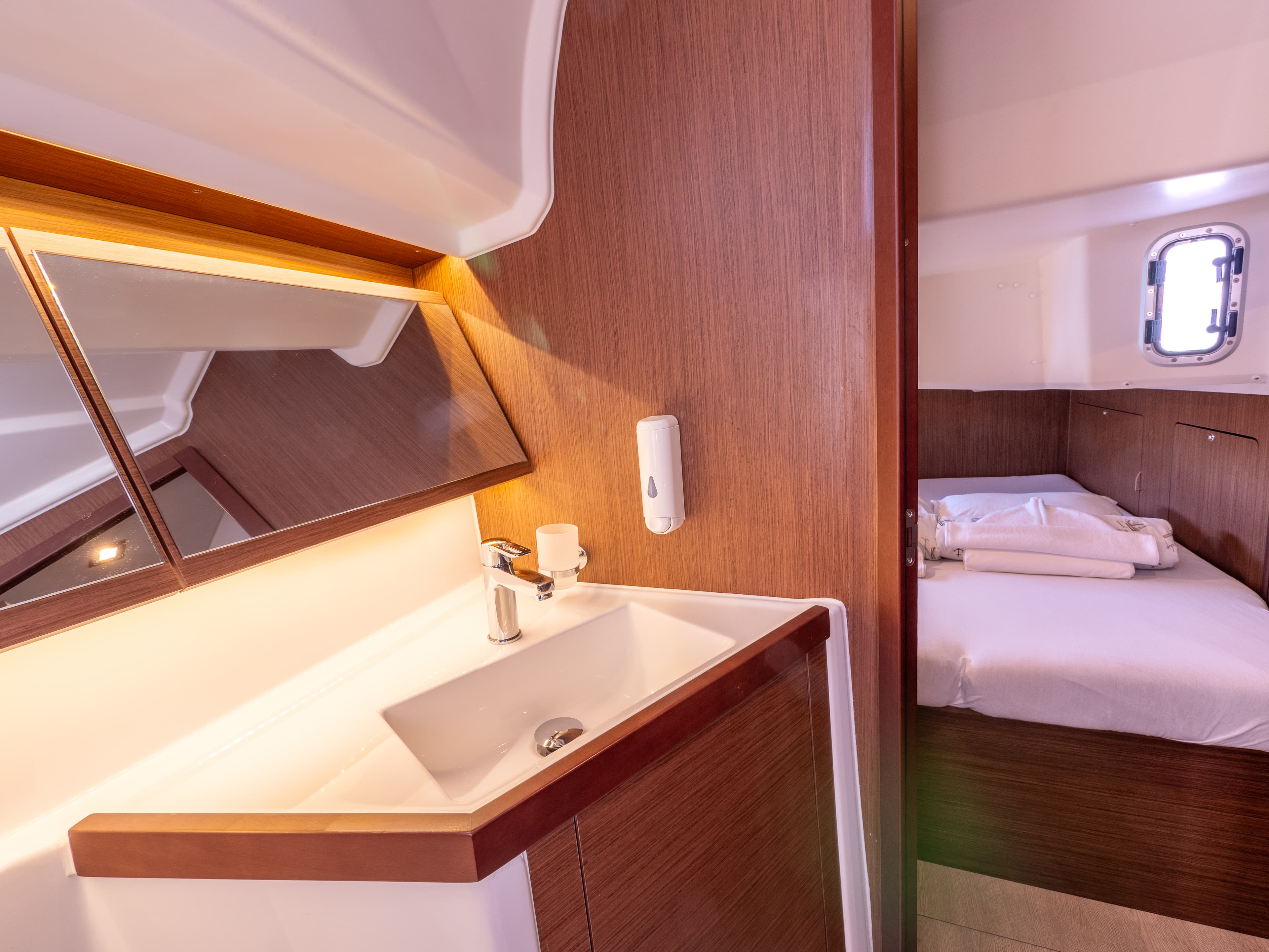 Oceanis 40.1 - photo 30