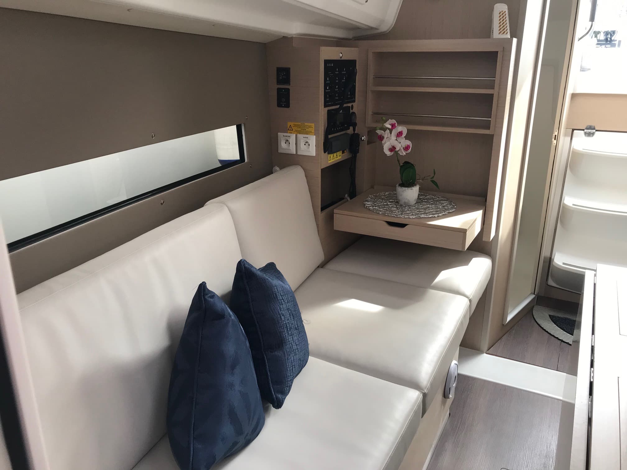 Oceanis 30.1 - photo 13