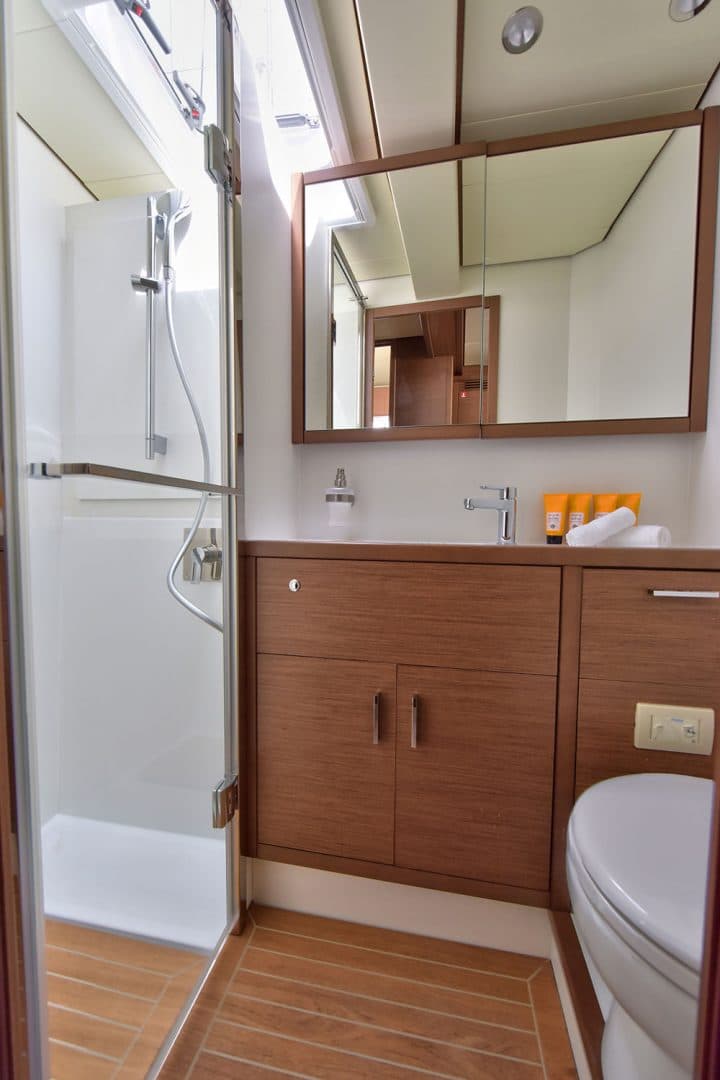 Lagoon 620 - photo 17