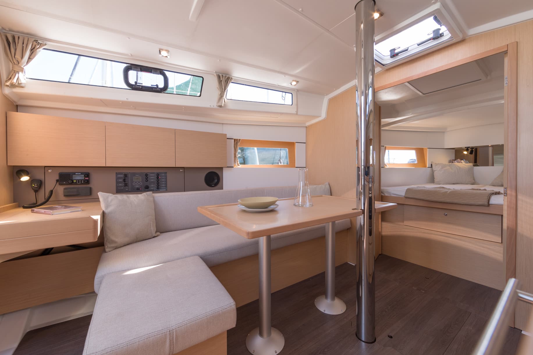 Oceanis 38.1 - photo 8