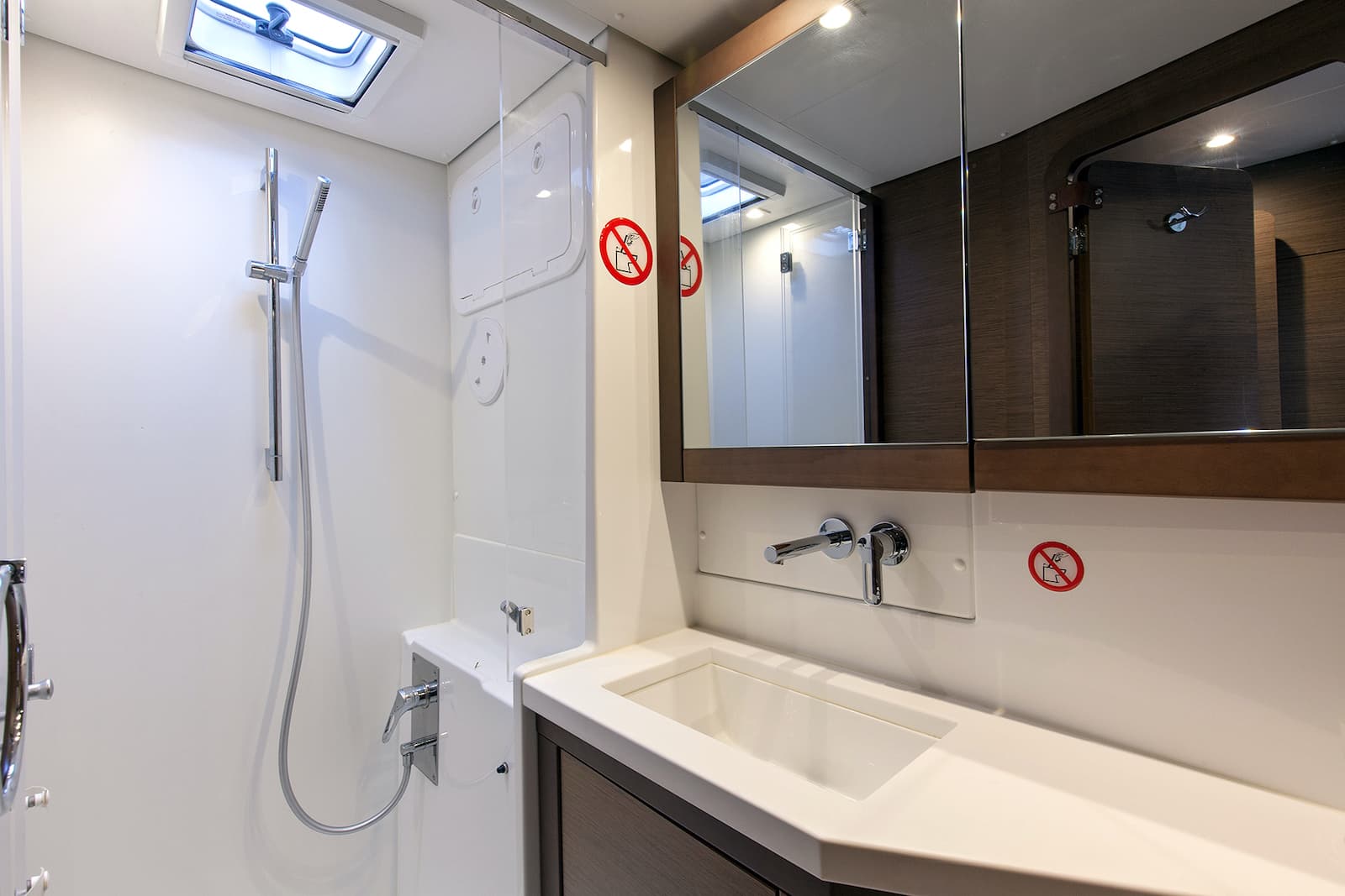 Lagoon 450 Fly - photo 7