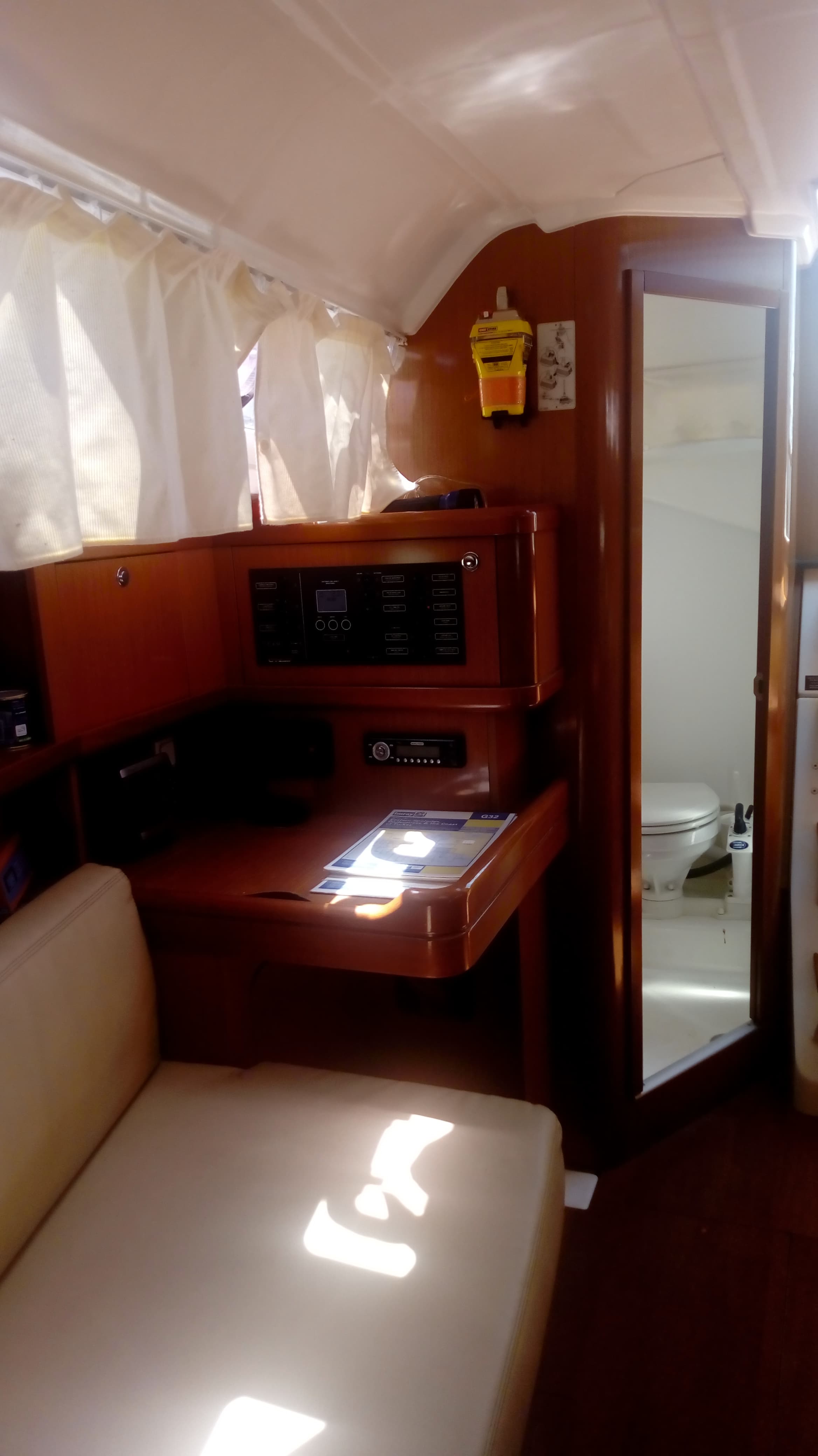 Oceanis 31 - photo 16