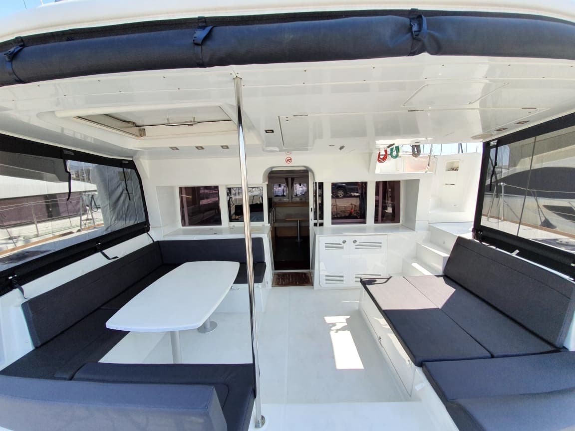 Lagoon 450 Fly - photo 5