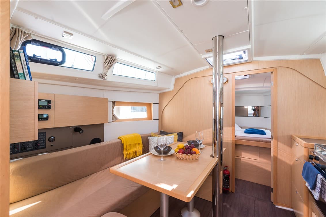 Oceanis 38 - photo 12