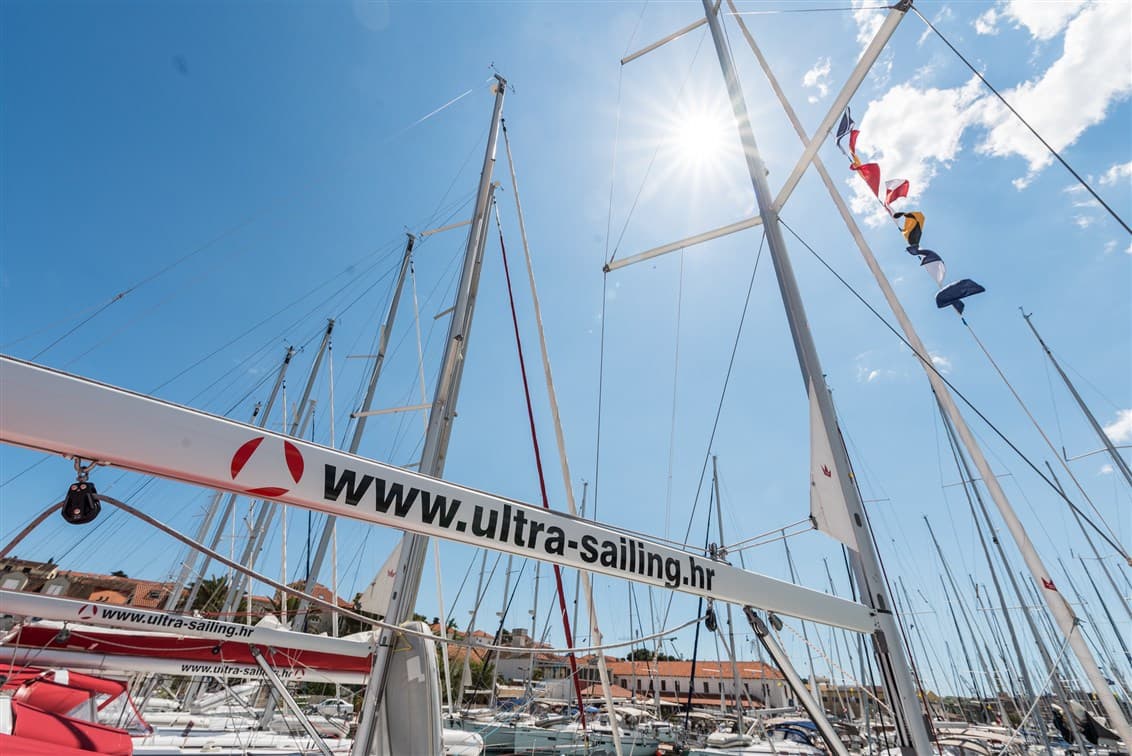 Oceanis 45 - photo 8