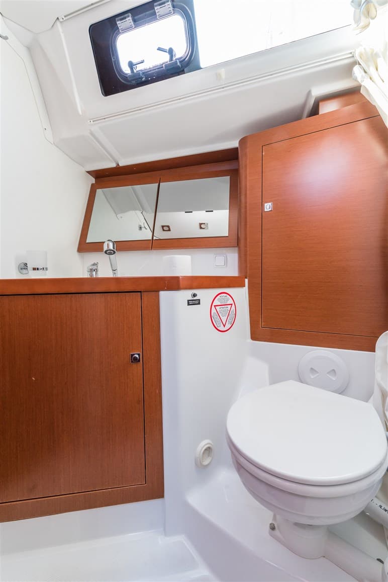 Oceanis 45 - photo 34