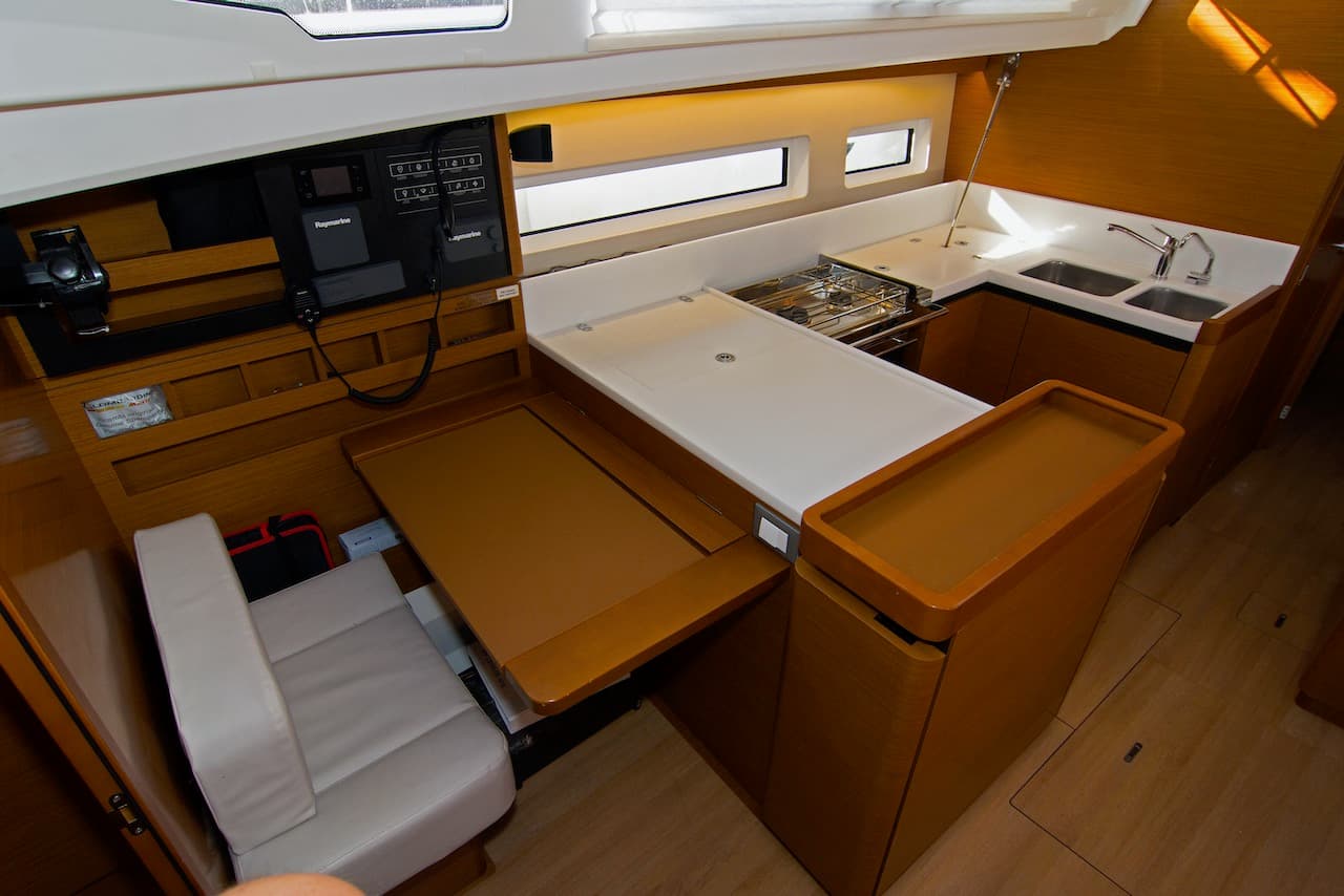 Sun Odyssey 440 - photo 6
