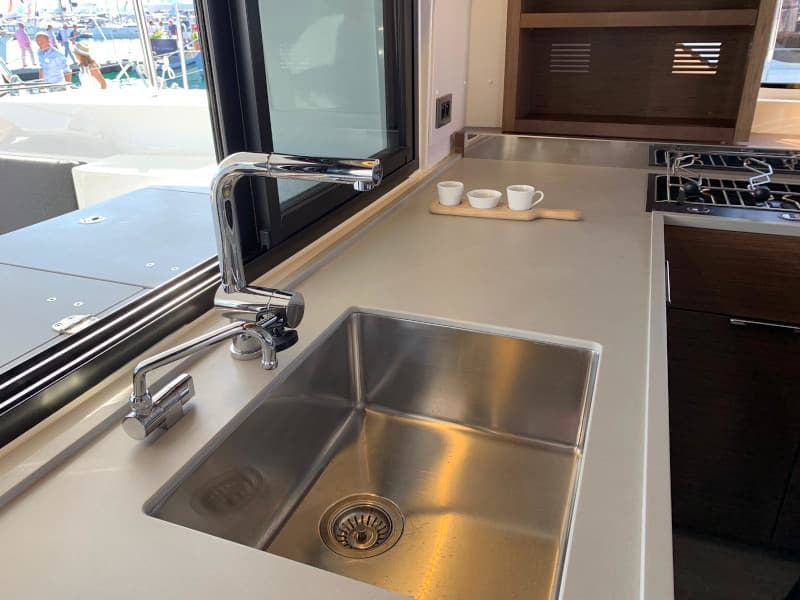 Lagoon 46  - photo 27