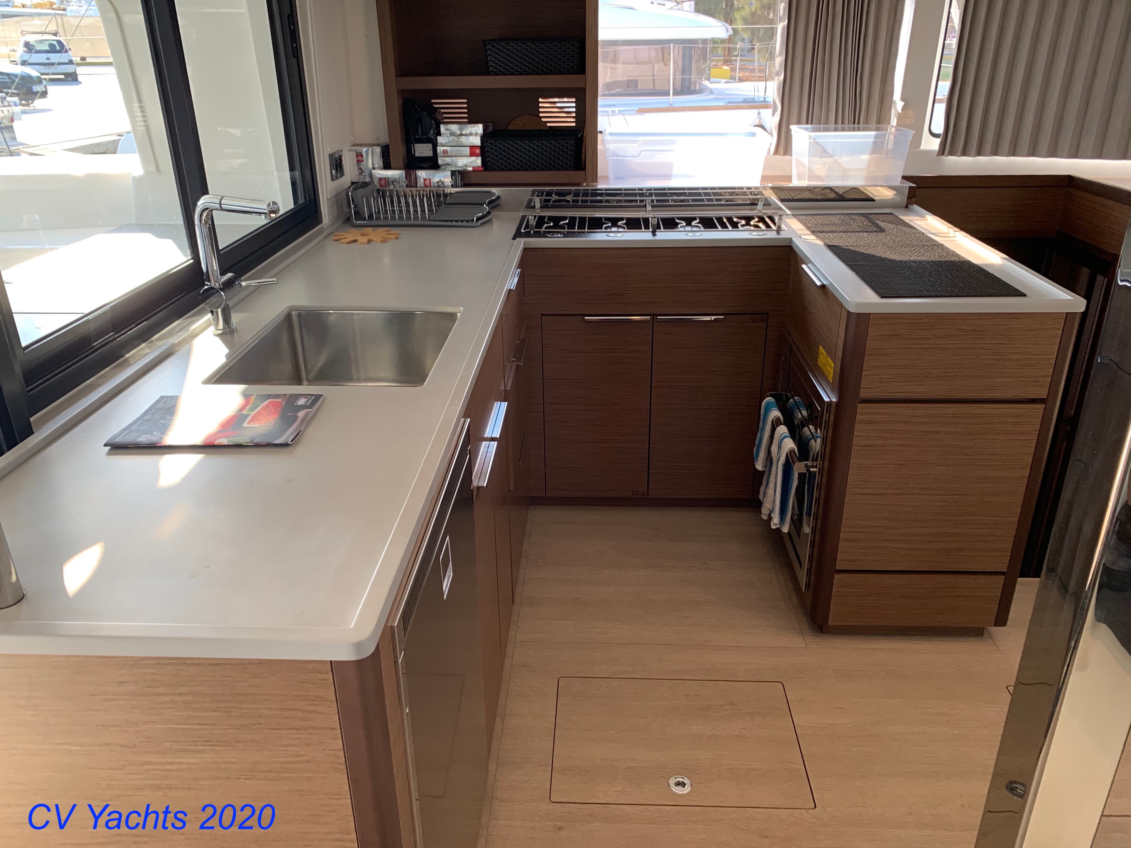 Lagoon 46  - photo 24