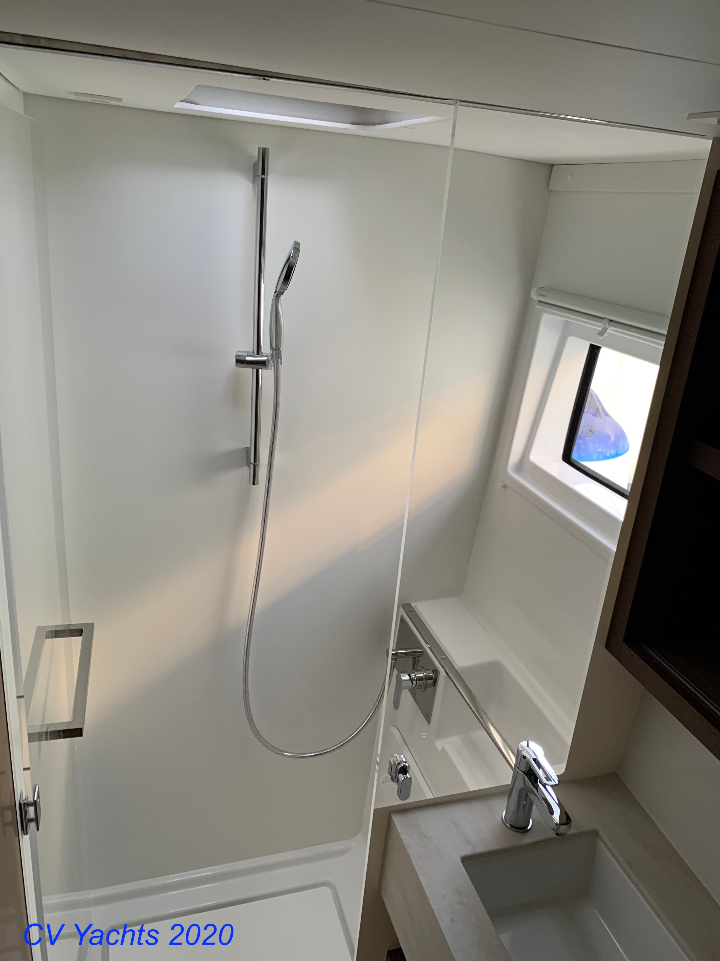 Lagoon 46  - photo 16