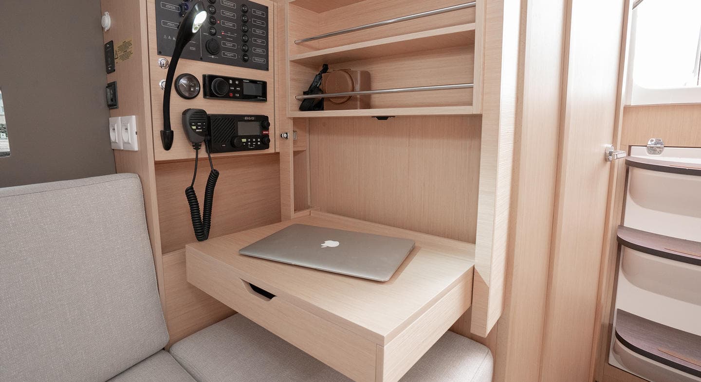 Oceanis 30.1 - photo 7