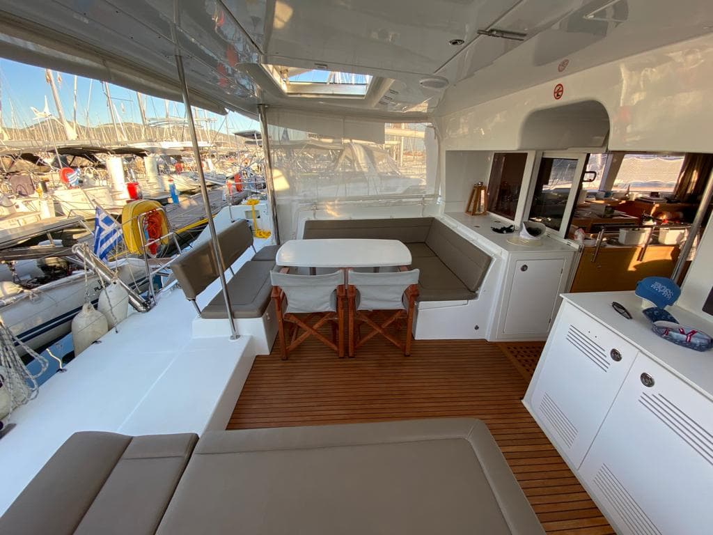 Lagoon 450 Fly - photo 6