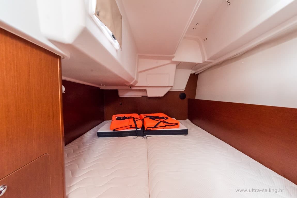 Oceanis 35.1 - photo 23