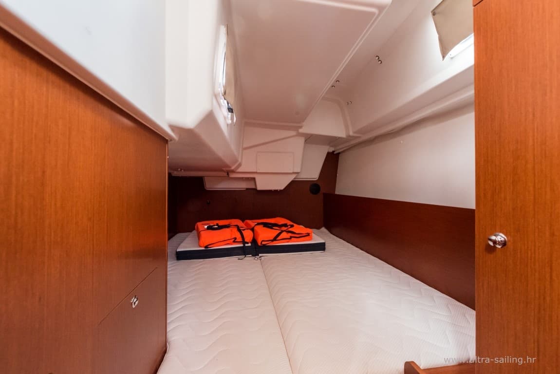 Oceanis 35.1 - photo 12