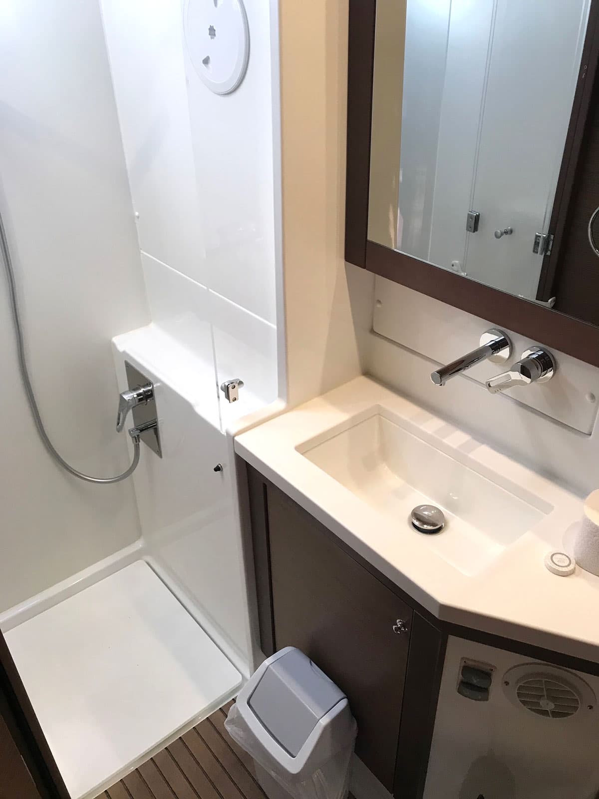 Lagoon 450 Fly - photo 4